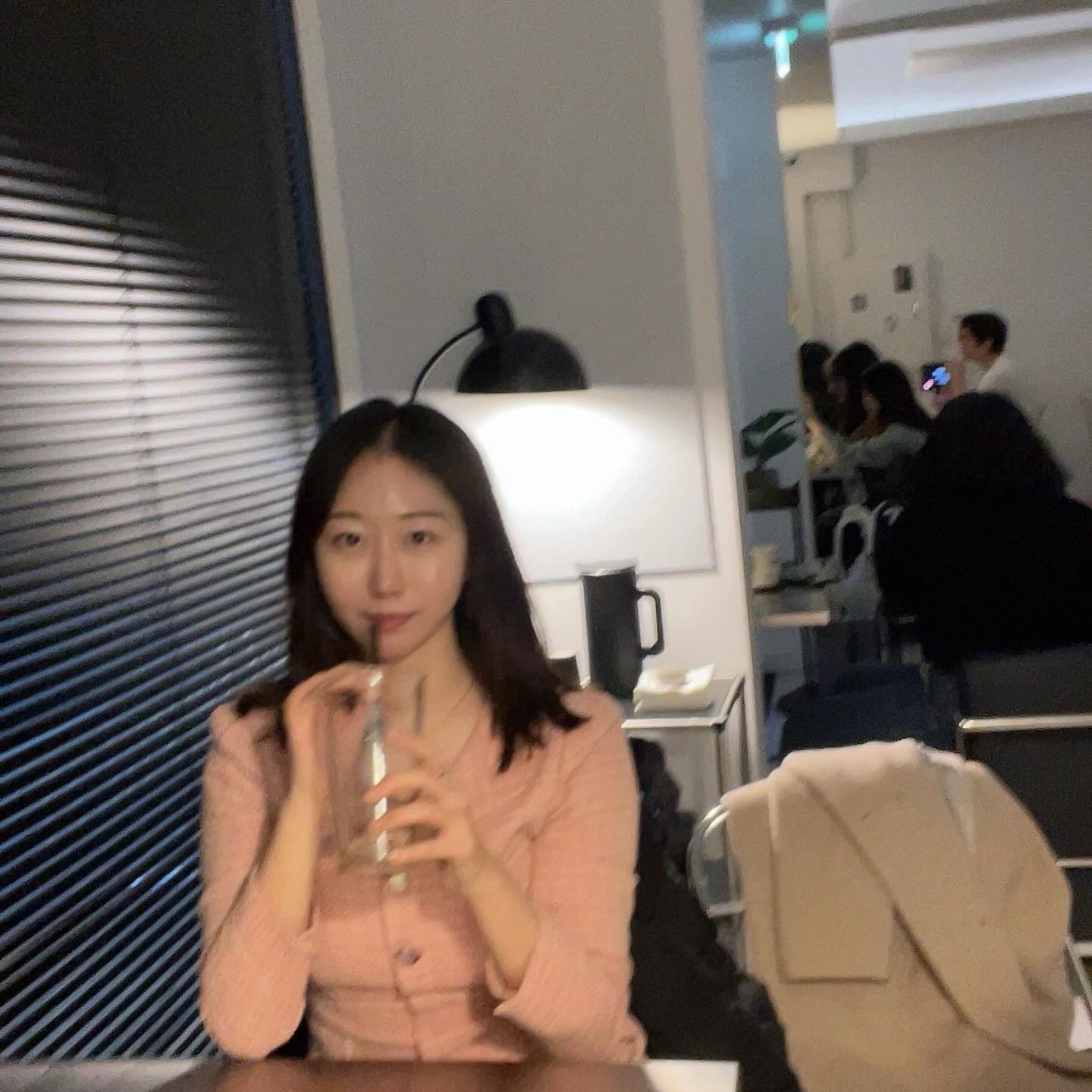 화장한날 애미지분챙기기

흔들려야 사람처럼 나오는데
결혼식에입는 내교복입규❣️

수원역 핫플 스톤다녀왔는데
너무더워서 찜질방온 너낌 물씬
조만간 찜질방가야겠어요

#스톤#오리랑다미니랑#육아맘#젊줌마 #맞팔환영#육아소통#딸맘#selfie#selfca