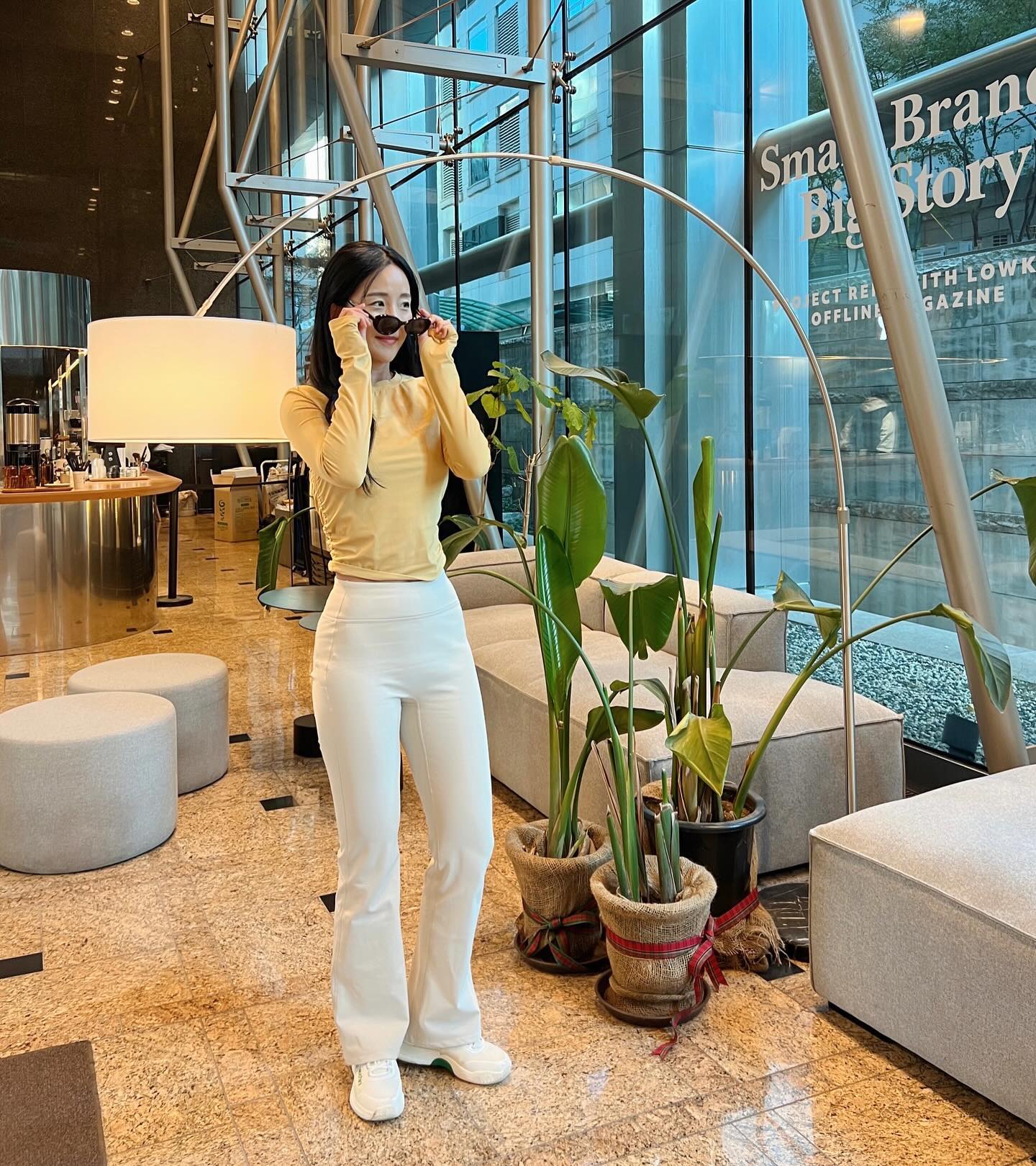 #핏포먼서  뭔가 내 몸매를 세련되게 보여주는 핏
역시 위뜨는 핏맛집💛
저 노랑색 잘 어울리나요 ?

이거입고 운동나가니까 운동복 맞냐고 물어본다 다들
그만큰 평소 출근할때에도 입기좋은 에슬레저룩 !

✔️상의
위뜨 골지셔링 티셔츠 (yellow)
✔️하의
위뜨 기모 벨보텀 9부 레깅스

huit_kr
 #위뜨 #traveltowellness #athlife #운동복 #출근룩
#운동하는여자 #테니스룩 #테린이 #레깅스 #웨이트 #헬스하는여자