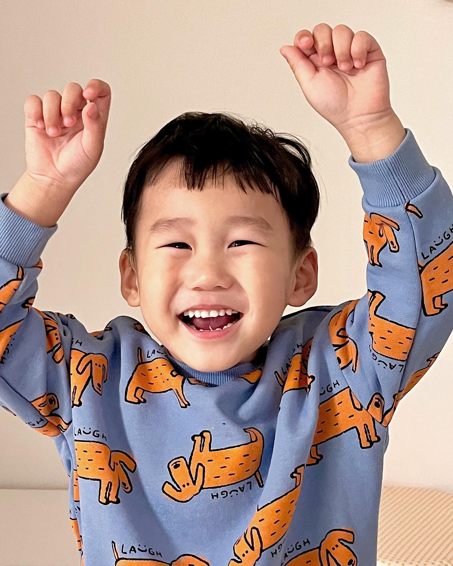 #수요고개 

수요고개를 넘기 힘들때는
쭈 사진을 보면서 힘내보자✊🏻🧡!!

뭐했다고 벌써 11월이 다가오고,
한살 더 먹을 날이 얼마 안남았는데
하필 이번주 시간은 왜이렇게 안가는지
주말아 빨리와〰️

#직장인 #직장맘 #육아맘 #워킹맘일상 #5살아들램 #해피바이러스 #육아소통 #육아일상 #아들룩 #남매맘