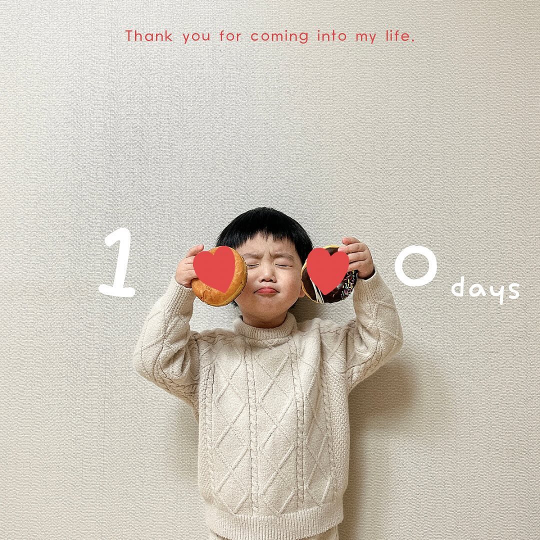 우리 아덜 태어난지 1♥️♥️♥️일,

한달전부터 어떻게 사진찍지 뭐해주지 했는데
정작 날짜 다되가서 까먹어버림,,,,

둘째라고 링이에 비해 아예 신경못쓰고 
혼자 큰거나 다름없는 우리돼지
미안하다 사랑한다,,,잘해줄게,,,,,♥️