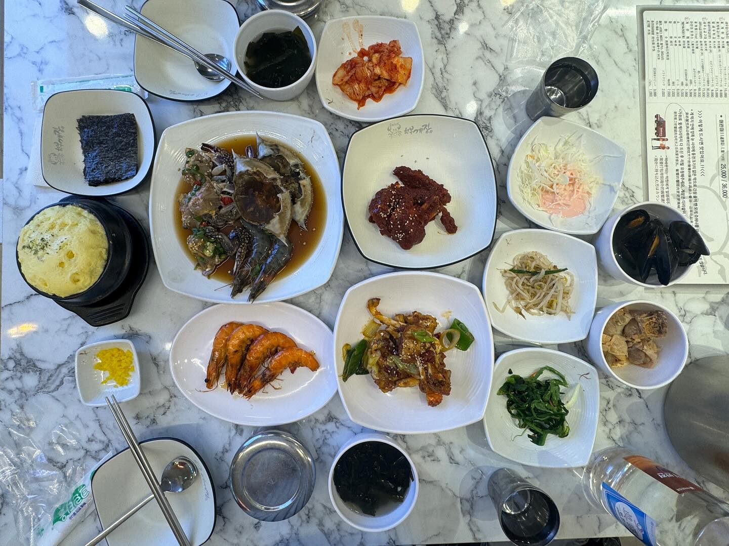 #❤️ .
속이 찬 게장을 무한으로 즐기기🍽️

🦀순미네행복게장 동대문점🦀
 📍서울 중구 을지로43길 38 2층 순미네행복게장
 ⏰매일 10:30 ~ 22:00 (20:40 라스트오더)
 📞0507-1400-2059
 🏠dongdaemun_gejang
 ✔️단체 이용 가능, 주차, 포장, 무선 인터넷, 남/녀 화장실 구분, 배달

📋MENU📋
 무한3.6세트 36,000₩
 - 간장게장, 양념게장, 새우장, 꽃게튀김, 새우소금구이, 계란찜, 공기밥

 미국에서 놀러 온 친구와 데이트를 하던 중 우연히 발견한 무한리필 맛집😱

 그냥 먹기에도 비싼 간장게장을 무한으로 즐길 수 있는 곳👍👍
 세트에 포함된 게장과 새우장 등 메인 요리 뿐만 아니라 셀프바에 준비된 다양한 반찬들과 닭볶음탕, 미역국까지 계속 가져다 먹을 수 있어서 좋다🤩

 단품 메뉴의 게가 더 실하다고 하니 나중엔 단품 게장 즐기러 올 곳❤️
.
.
.
.
.
#서울맛집 #맛스타그램 #서울맛집추천 #동대문맛집 #게장맛집 #간장게장 #간장게장무한리필 #서울무한리필맛집 #순미네행복게장 #순미네게장 #간장게장맛집 #동대문무한리필 #동대문게장맛집 #동대문데이트 #동대문데이트코스 #먹스타 #먹팔맞팔 #사진 #게장무한리필 #동대문데이트코스추천 #맛집스타그램 #내돈내산 #내돈내산맛집 #내돈내먹맛집 #내돈내먹 #동대문내돈내먹 #동대문내돈내산 #🍽️ 

#ezc_한식_맛집
