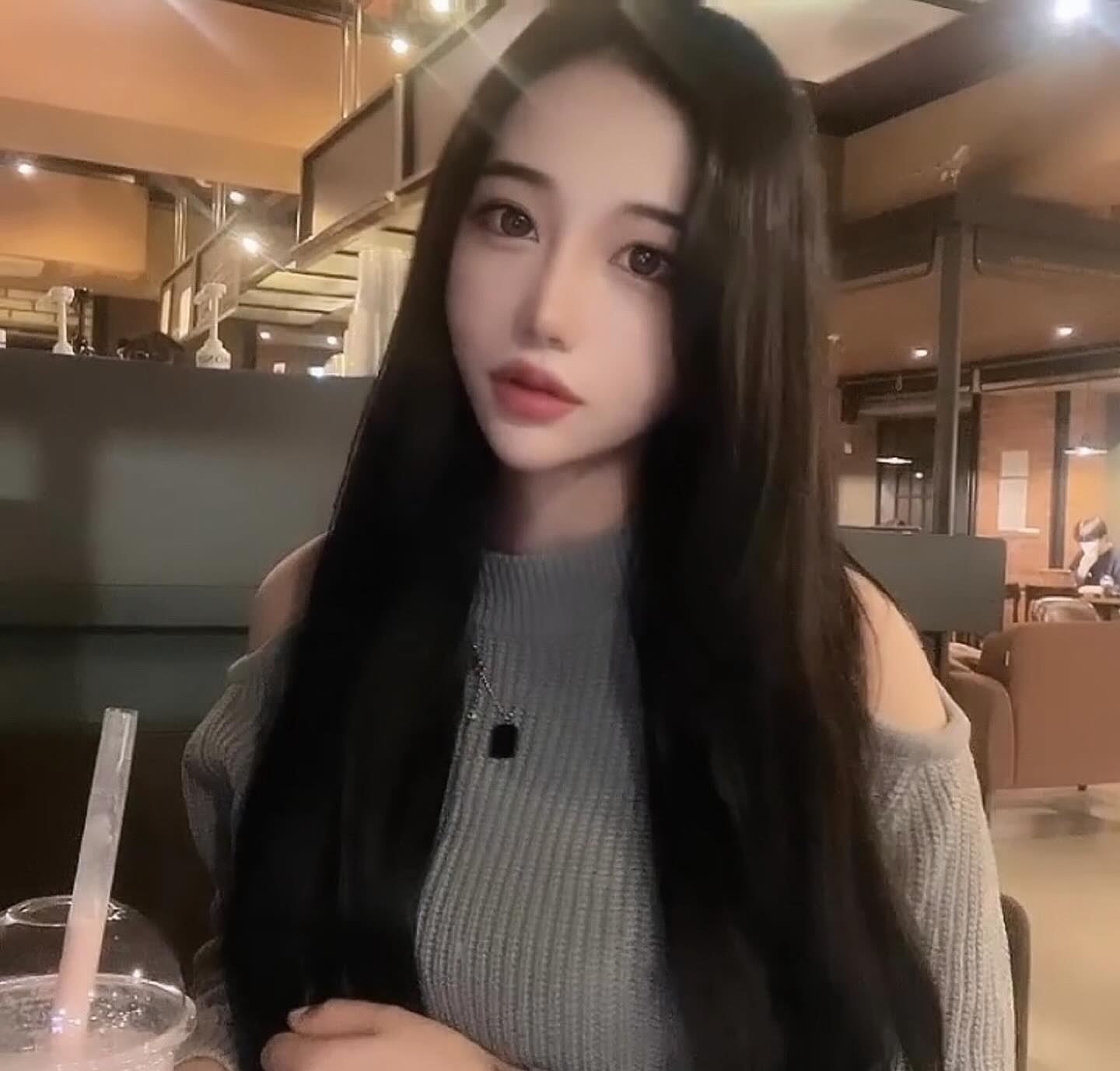 딸기라떼 먹던시절🍓
요즘은 아아 없이 못살아🥺