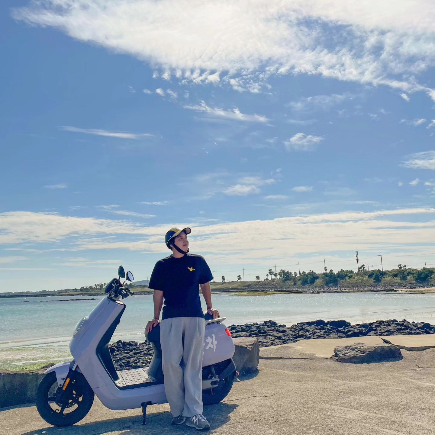 🛵~~~~
제주 왔으니 한번은 타줘야지~