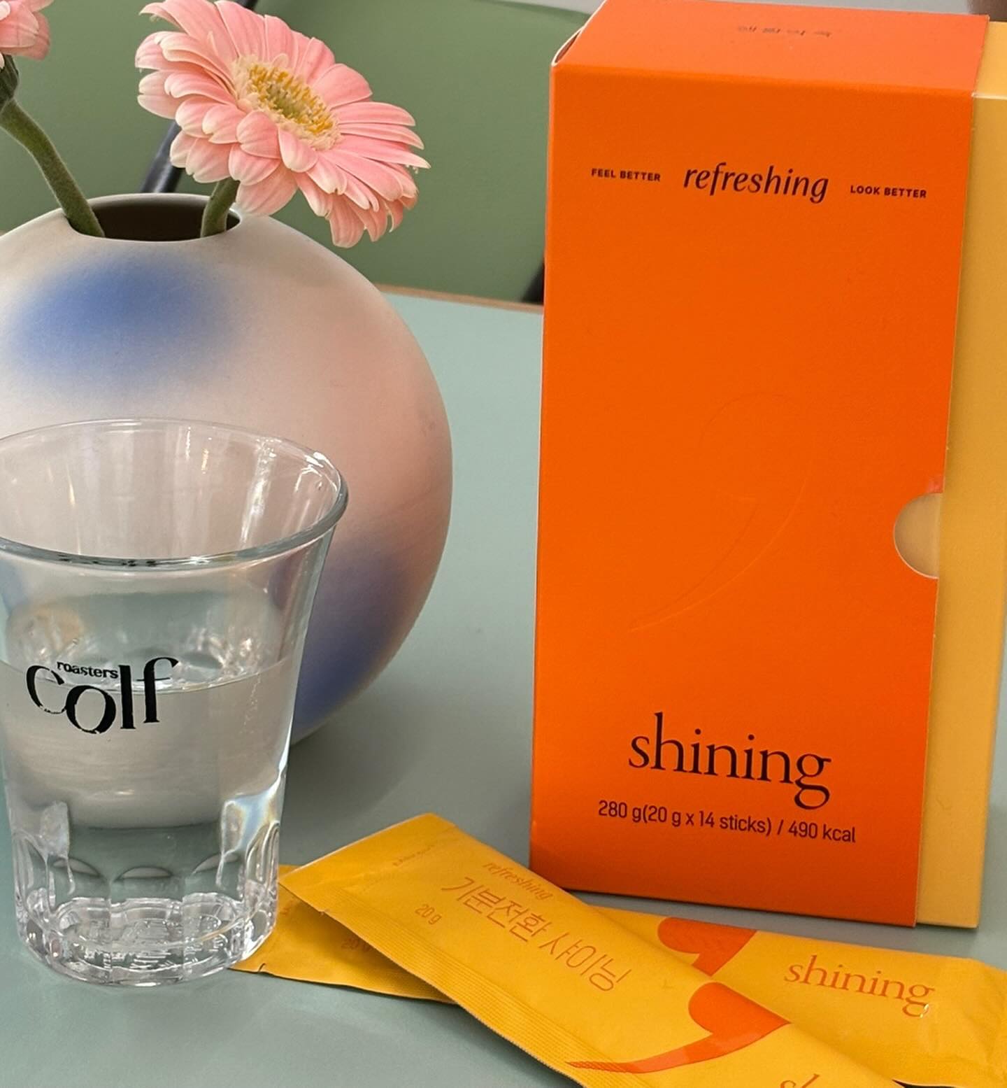 #광고
lifepharm_kr

평소 칙칙한 피부가 고민이신 분!!
탱탱하고! 화사하게! 눈부시게 빛나는 기분전환 샤이닝 오렌지 망고맛 하루 한 포로 간편하고 맛있게 관리해요✨✨✨

기분전환 샤이닝은 프랑스산 프리미엄 신소재 특허원료 비라이트가 함유되어 피부속 멜라닌 생성효소를 억제

비라이트는 밝고 투명한 피부를 만드는 데 글루타치온보다 뛰어난 효과를 가진 원료로 피부 속 빈틈까지 채우는 뮤신!

수분 보유능력 1,000배 압도적인 양의 점액, 담백질을 함유한 뮤신이 빈틈없이 쫀쫀하게 피부 건강을 챙겨줍니다

새콤달콤 맛있는 오렌지망고맛으로 피부 속부터 건강하게 관리하세요!🍊🧡💛

섭취방법: 1회 1포를 그대로 섭취하세요! (제품을 얼려서, 탄산수와 함께 섞어 마셔도 맛있습니다)

기분전환 샤이닝 이런분들에게 추천 합니다.
- 칙칙한 이미지로 항상 피곤한지 물어봐서 난감하신 분
- 일상이 바빠서 관리에 투자할 충분한 시간이 없는 분
- 중요한 일을 앞두고 광채나는 하루를 보내고 싶으신 분
-깨끗하고 맑은 이미지를 만들고 싶으신 분
기분전환샤이닝 섭취해주세요

#협찬 #기분전환 #기분전환샤이닝 #먹는광채스틱 #딥브라이트닝 #톤체인저 #오렌지망고맛스틱 #이너뷰티#피부관리#피부미백