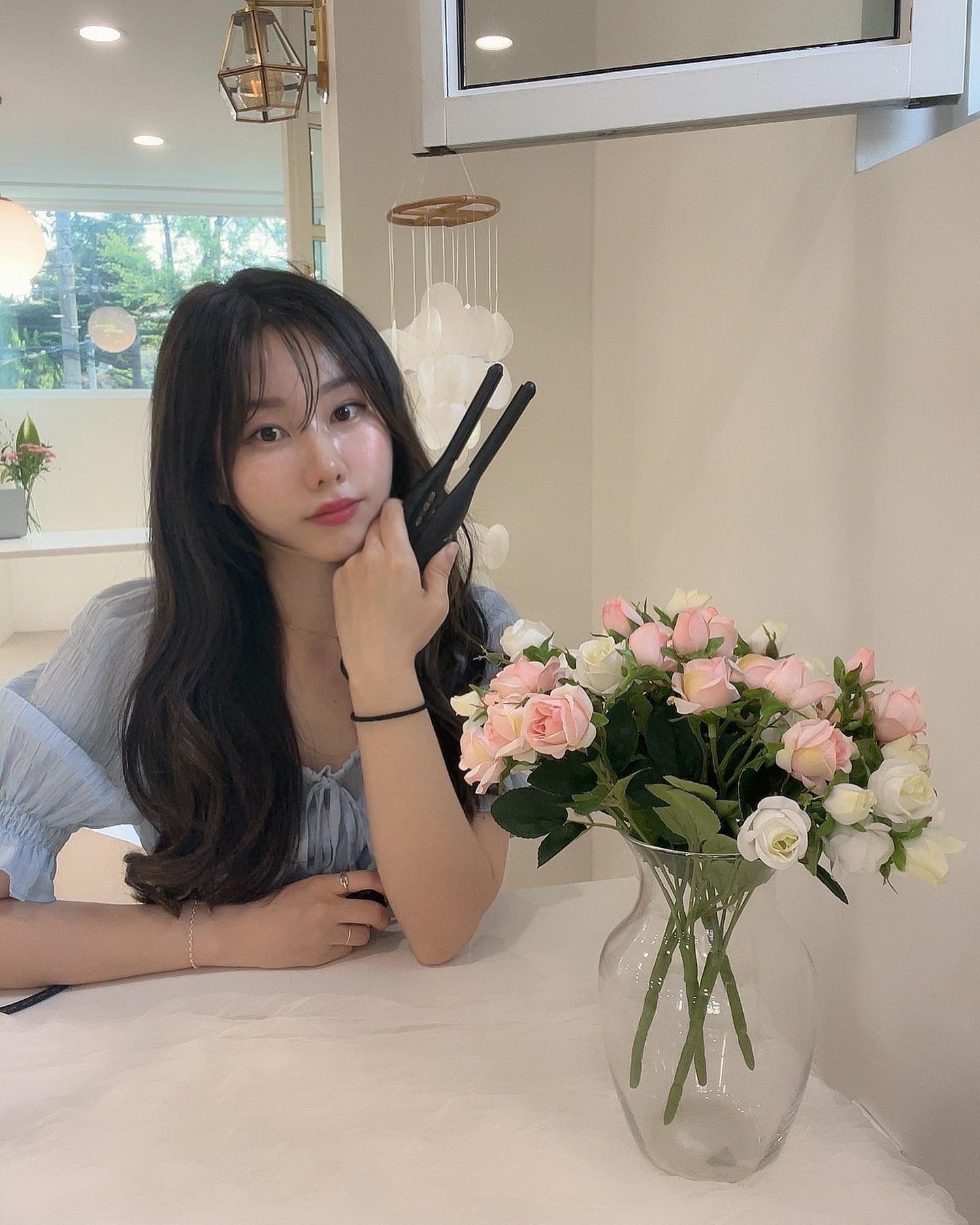 #벨리즈뿌리봄륨고데기라이즈 #협찬 

벨리즈 (beliz_official )

얇고 힘없는 모발때문에
늘 고민이었는데 
요거 하나로 숨죽은 
정수리 탈출🤳🏃🏻‍♀️

고데기를 할때 각지지도 않고
자연스럽게 볼륨이 생성되어
만족스러운 제품✨

✅남성분들 옆머리 누르기용으로도
좋을 것 같아요👨‍🦱🙋‍♂️
 

#뿌리볼륨고데기 #뿌리고데기 #남자고데기 #남자옆머리누르기 #앞머리고데기 #판고데기 #판고데기추천 #전문가용고데기 #매직기 #매직기추천 #전문가용매직기 #미용실매직기