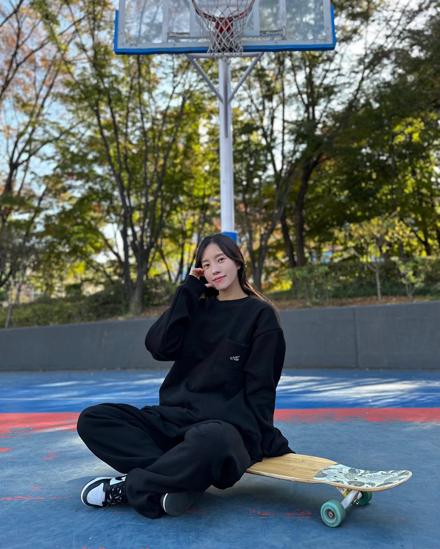 #협찬 slit_studio 
겨울에 딱인 에스릿스튜디오 기모셋업🖤
오버핏이라서 편하고 따뜻하게 입을 수 있어요🥰

#에스릿스튜디오 #기모셋업 #맨투맨 #무신사셋업
#겨울옷추천 #기모후드 #후드셋업 #겨울코디