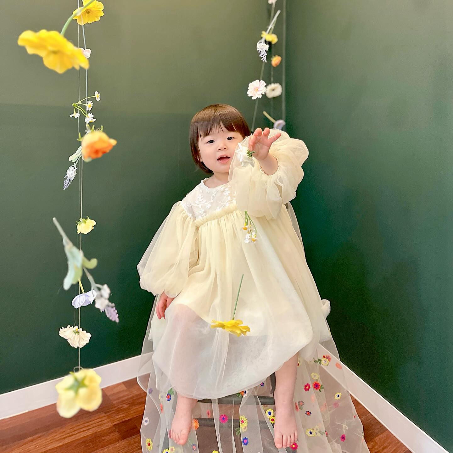 #장소제공 #고척키즈파티룸 #사적인공간해서

스튜디오에 있는 드레스 입고 포토존에서 예쁜 사진 남기기!💐

오픈 기념으로 무료로 파티 테이블도 세팅해 주고 
드레스와 소품도 자유롭게 이용할 수 있어요! ◡̈⋆* 

τнänκ чöü♥ sothat.studio 

#구로베이비스튜디오 #구로생일파티 #키즈공간대여 #구로셀프스튜디오 #구로파티룸 #키즈스튜디오 #고척키즈파티스튜디오