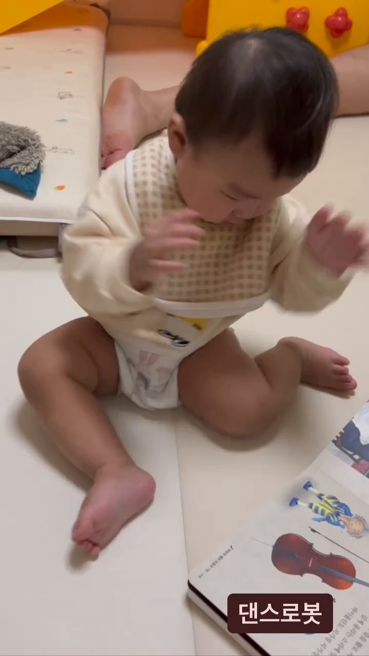 댄스에 몸을 맡긴zㅏ…#클래식댄스 
#첼로만틀면 #두둠칫 #아기댄스
