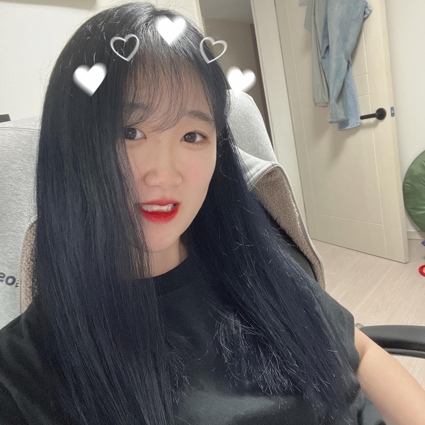 드디어 망할 머리가 차분해졌다!
⠀
⠀
⠀
⠀
⠀
⠀
⠀
⠀
⠀
⠀
⠀
⠀
⠀
⠀
⠀
#염색 #염색추천 #염색스타그램 #염색맛집 #염색컬러 #블루블랙 #블루블랙염색 #마리드헤어 #삼덕동미용실 #대구미용실 #선팔하면맞팔 #셀카 #셀스타그램 #셀피 #셀스타 #셀카그램 #셀기꾼 #셀카스타그램 #얼스타그램 #차분한머리 #인스타일상 #인스타뷰티 #소통스타그램 #dailylook #ootd #selfie #selca #instastyle #dailymemes #photogram