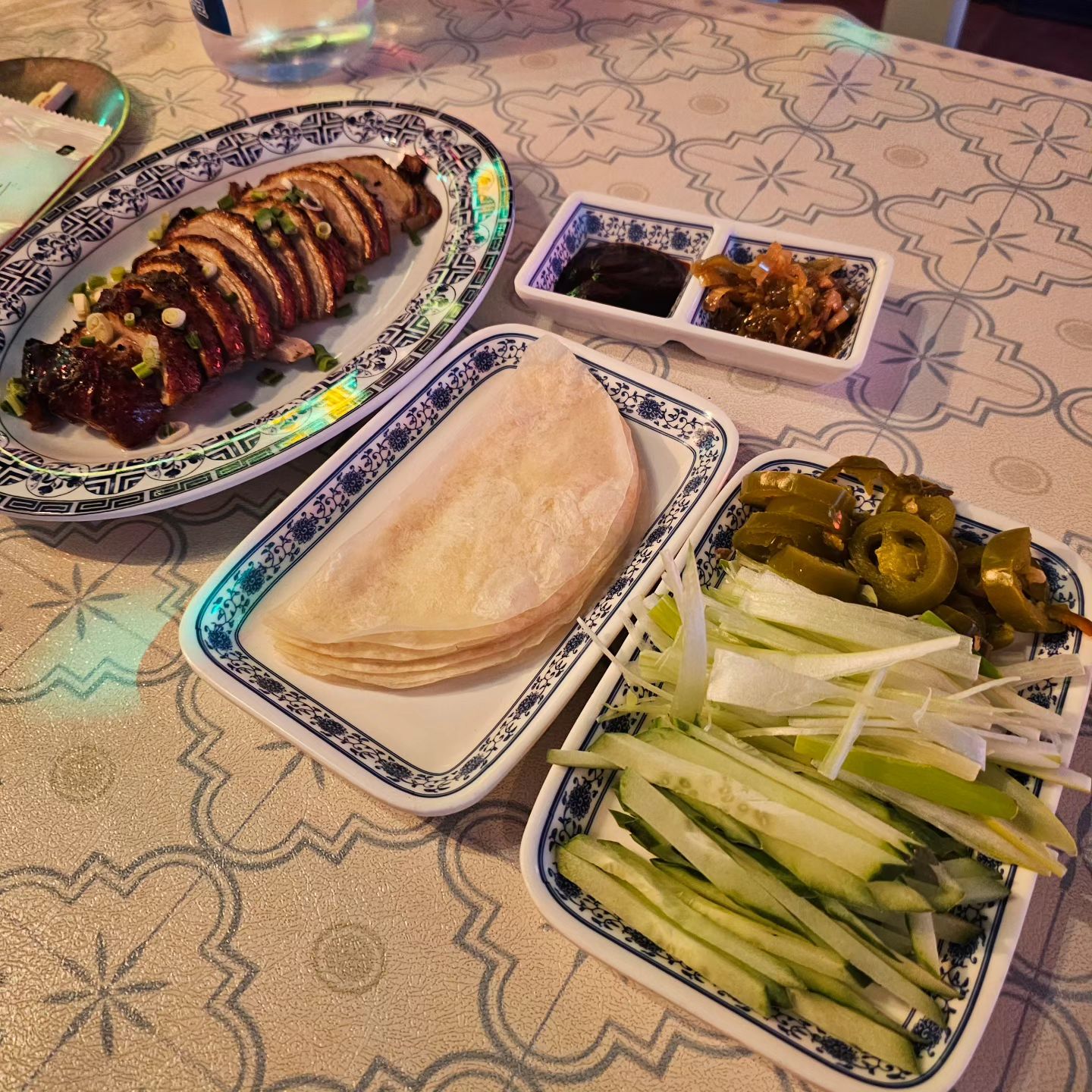 •
-
고급진 오리요리
.
전병에 오리랑 야채들 넣고 소스 찍어 먹으면
.
몸보신 하면서 맛도 즐기는 느낌
.
훈연이랑 불맛이 있어서 오리만 먹어도 맛있는 요리
.
중국식 인테리어로 이색적이고 해외 나와있는 느낌
.
해외 가고싶어지는 곳
-
#정자중국집#정자맛집#분당정자동맛집#정자오리#정자훠궈#정자치킨#분당맛집#중식당#정자동맛집#정자동중국집#정자역맛집#정자역중국집#정자동술집#정자역술집#정자동포차#정자역포차#정자홍콩요리#분당홍콩요리#정자역홍콩요리#뽀짜이빤