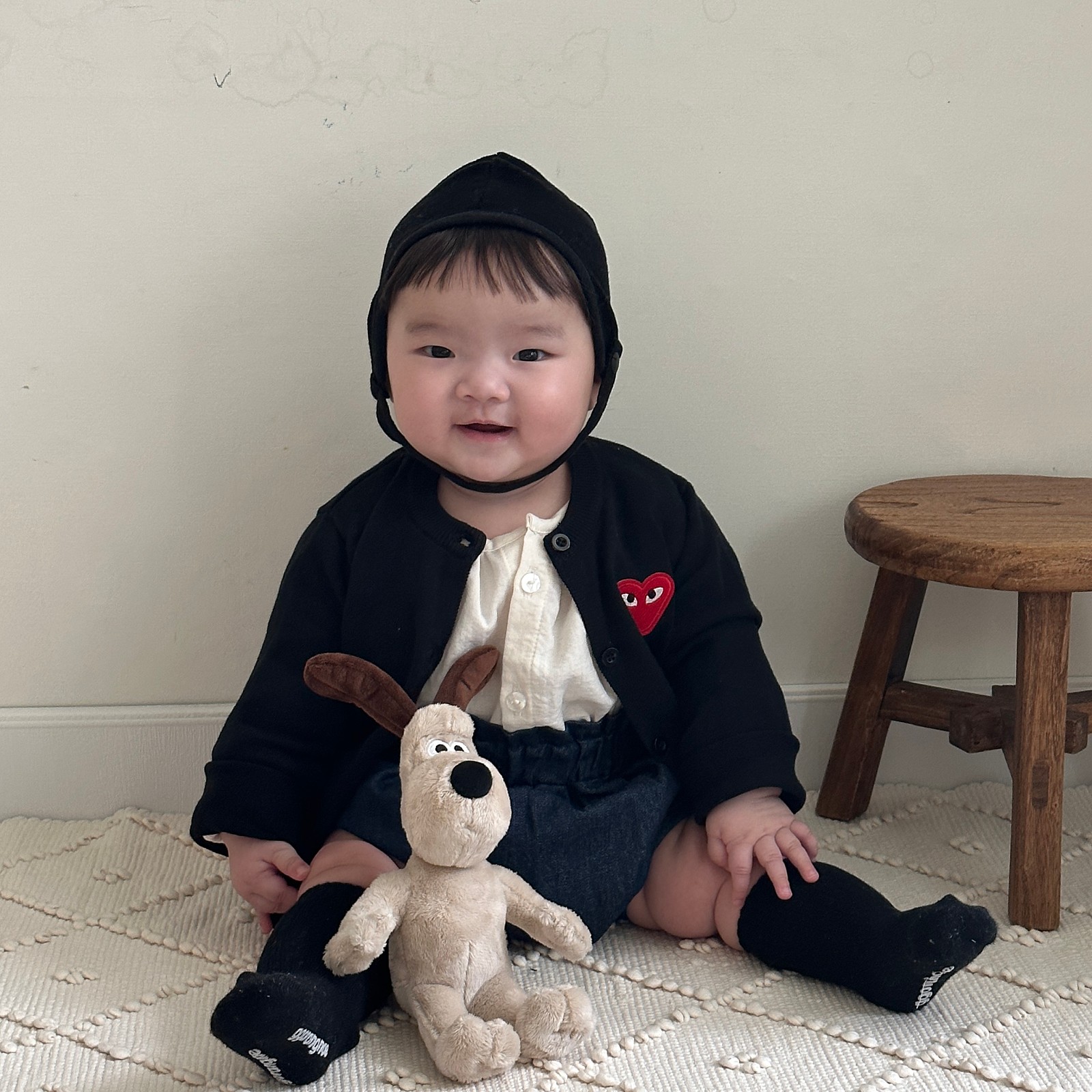 [공구] 하투가디건 1+1 18,900원 OPEN❤

가디건은 봄부터 겨울까지 사계절 내내 입기 좋은 아이템 같아요 :)
봄.가을에는 겉옷으로 입기에도 좋고,
여름에는 실내 에어컨 때문에 추운 곳 많으니깐
부피감도 적은 가디건 하나 쏘옥~
챙겨 다니면서 입어도 너무 좋구요 !
겨울에는 점퍼안에 이너처럼 입으면 되구요 >__<
​사계절 내내 손이 가는 가디건 1+1으로 쟁여두어요!

색상 총 8가지 컬러로 골라 입기 좋아요:) 
사이즈 80부터 130까지로 상세페이지 내에 추천사이즈 확인 해주시면 되겠습니다.
배송은 4월부터 진행되니 일정 확인도 필!

ෆ 구매는 yulyeon_mom 프로필링크 공구몰 클릭
ෆ 문의는 네이버 톡톡 or 카카오톡 오픈챗