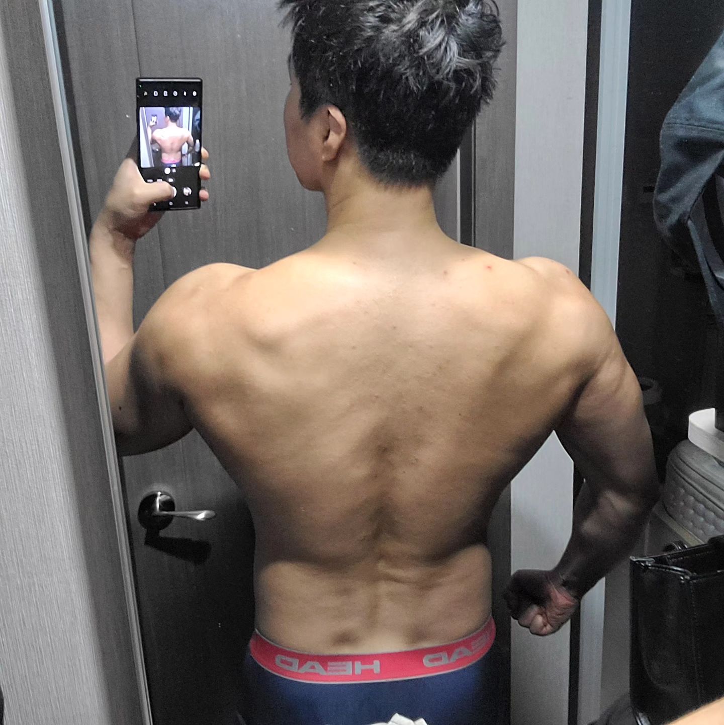 벌써 1월의절반이 지나가네요. 새해 계획은 다들 잘되시나요?
전 요가를 시작으로 하나씩 시행하구이씁니다ㅋㅋ
요가소년 추천해줘서 오늘해봤었는데 진짜 몸이 너무뻣뻣해서 온몸에쥐날뻔했네요ㅋㅋ🧘‍♂️

아직 연초라서 그런지 연말보다 일이 더바빠져서 운동은 일주일에 4번정도 밖에 못하고있는게 단점이네요ㅎㅎ 근육빠질까봐 항상 무섭고만요😂

남은 1월의반은 아직 못한 계획이있다면 꼭 실천해보세요ㅎㅎ

#오운완#운동#헬스#gym#요가