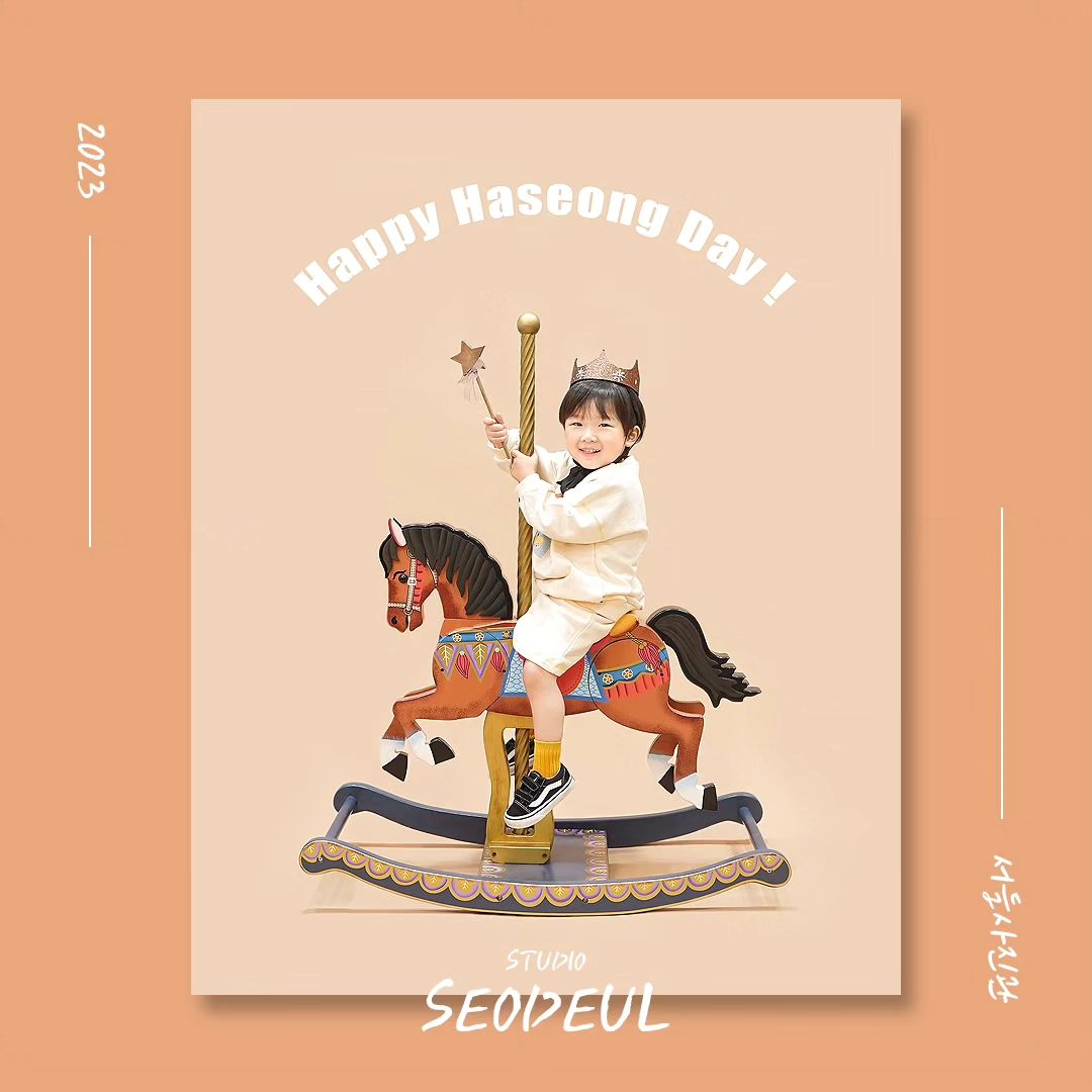 #내돈내산후기

🎠 

하성이의 첫 부산 여행을 어떻게 하면 
오래도록 기록해주면 좋을까 고민하다가
직접 알아본 서들사진관 (studio__seodeul ) 

작가님 덕분에 하성이도 너무 즐겁게 
찍어서 그런지 사진도 너무 예쁘게 나왔어요 🤍

/

사실 모든 컨셉이 모두 다 예뻐서 
어떤걸 찍어야할지 고민이었는데 ,
처음 눈여겨봤던 컨셉으로 픽했답니다 🎼

1인 작가로 운영되는 만큼 너무 꼼꼼하시고
친절하게 안내해주시니 우리 아이와 함께 부산가시면 
꼭 ! 서들사진관에서 예쁜 추억 담아오세요 🌠

/ 코디룩 #ootd happyprince_official

#서들사진관 #부산사진관 #1인작가 #부산스냅 #부산스튜디오 #부산아기사진 #아기사진 #아기스냅 #babysnap #snap #busan #부산여행 #busantrip #여행스타그램 #사진기록 #아기성장사진