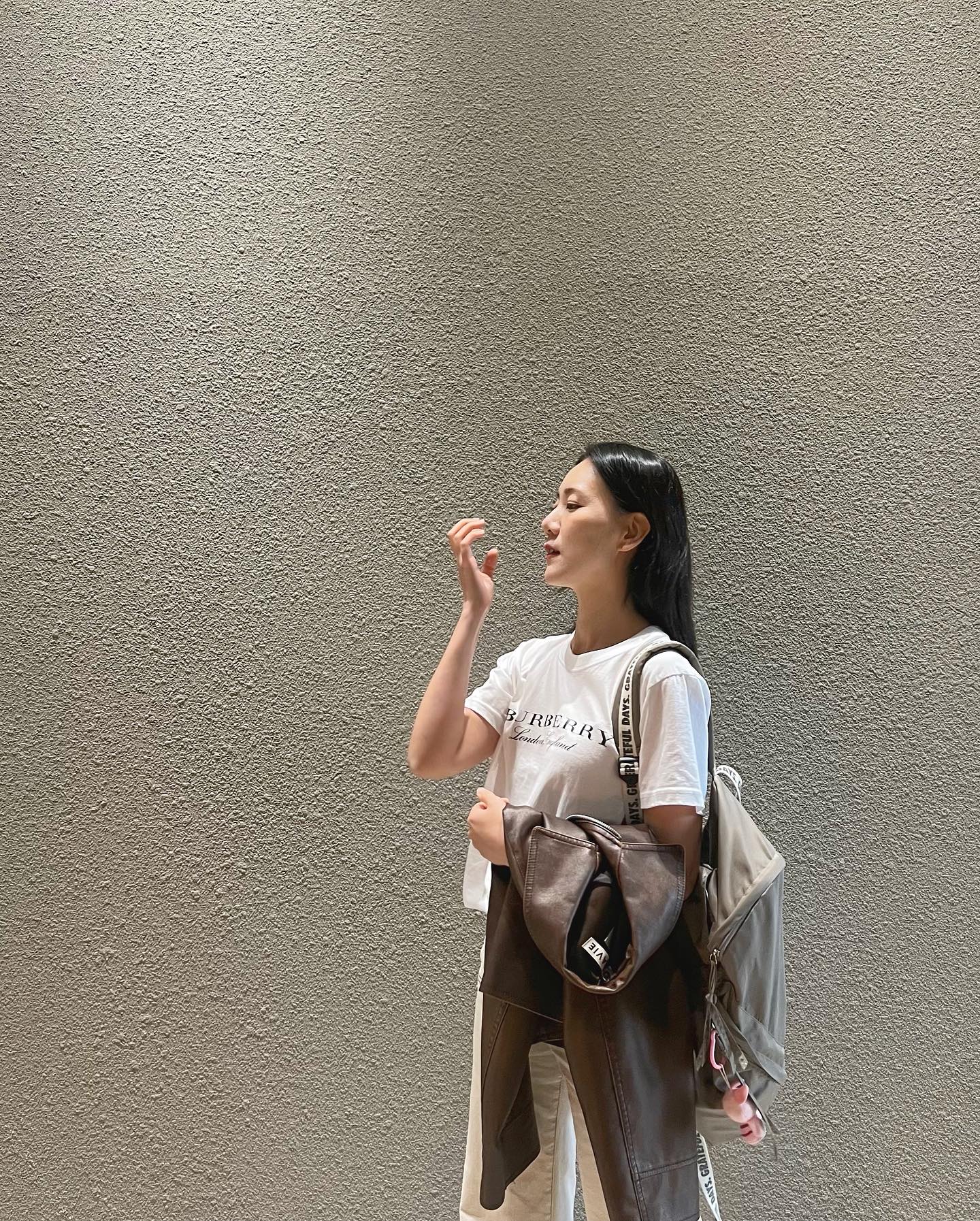 🤎
무슨 포즈인지 모르겠지만
나는 저 사진이 맘에 드네

인물사진은 역시 __ayeong