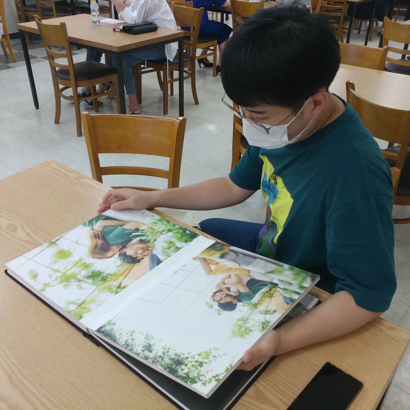 다이렉트 상담 가서 화보 보는중! 다이렉트 박람회장은 넓어서 화보가 엄청 많이 구비되어있어서 한자리에서 스튜디오 화보 확인하기 넘 좋다

direct.wedding
#다이렉트결혼준비 #결혼준비 #다이렉트결혼준비박람회 #웨딩박람회 #웨딩스튜디오 #웨딩촬영 #결혼준비는다이렉트결혼준비카페에서 #추천인코드 #팡두리 #다이렉트추천인
추천인코드 입력후 계약시 포인트3만원적립
추천인: 팡두리