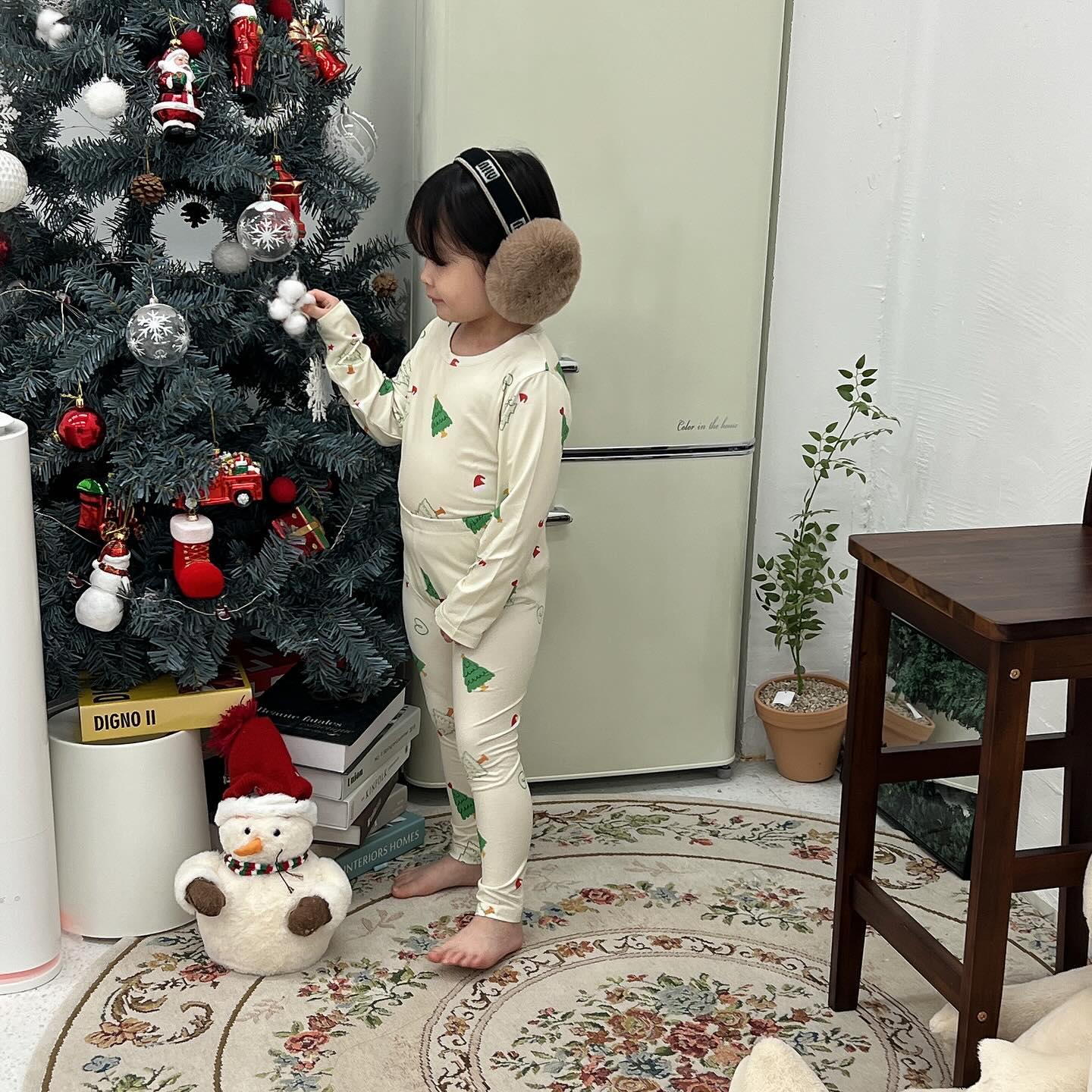 크리스마스 힛텍 open #13900원
크리스마스에
우리 아이들 포인트로 딱 좋을 쫄핏 힛텍!

효성크레오라 정품원단에
크리스마스 느낌 가득한 나염을 담았어요

안감은 피치기모 힛텍으로
따뜻하게 착용 가능해요:)

시즌상품인만큼
빠르게 챙겨주세요 ♥

/색상
루돌프 , 눈사람 , 트리

/사이즈
5-13호

/모델사이즈
101cm 18kg 9호착용

/진행기간
~12월3일 일요일 밤 11시마감

/배송기간
평일기준 10~14일
크리스마스 전까지 무조건 완료

​​
💳카드,네이버/카카오페이결제가능

13900
배송비 3500
