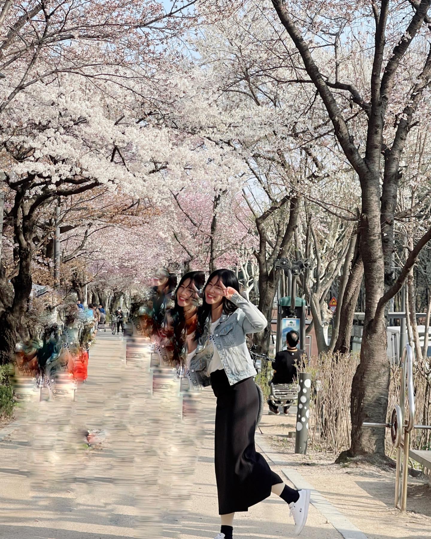 #🌸 나혼자 잘나왔으니까 피드박제 👊 ~~ 
옆에 사람없애는 어플은 어렵돠,,, 티나게 포기✌️