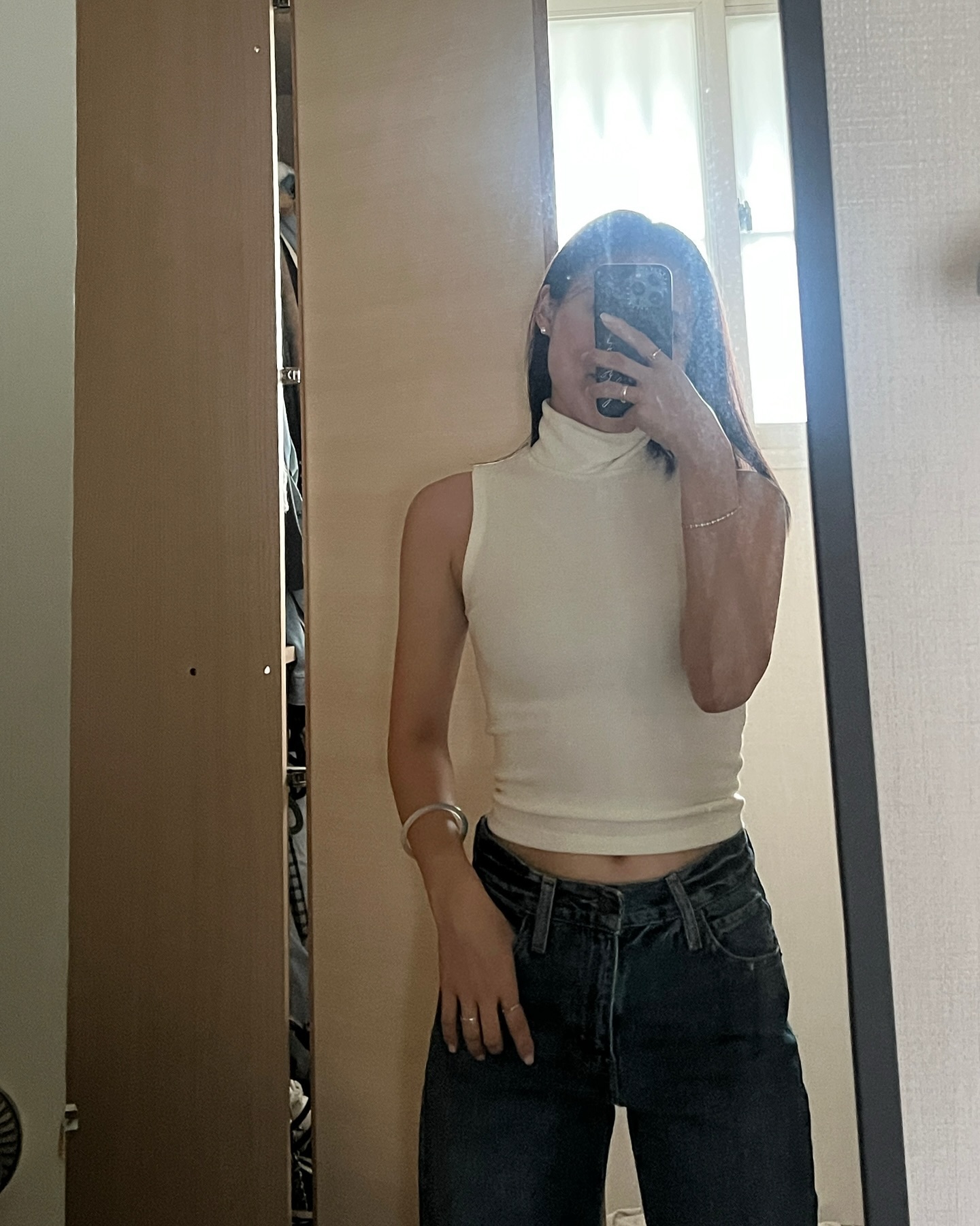 가을이 얼굴 내밀자마자 주섬주섬 두꺼운 아우터 꺼내는
추위무서워인간🥶