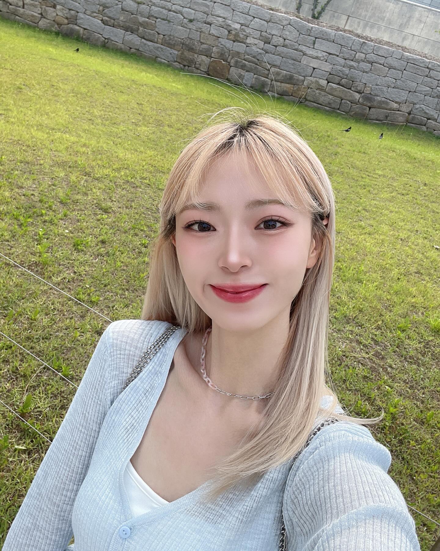 너무 햅삐한 요즘-🩵🌿

셀카멍충이 드디어 괜찮은 사진 건졌다🙂‍↕️
밍용이가 실물처럼 보정해줘쏘..🫶🏻

#셀카스타그램 #셀고 #셀피그램 #셀스타 #얼스타그램
#데일리룩코디 #여자데일리룩코디 #데일리셀카
#가디건코디 #여름가디건 #여름여자코디 #여름코디룩