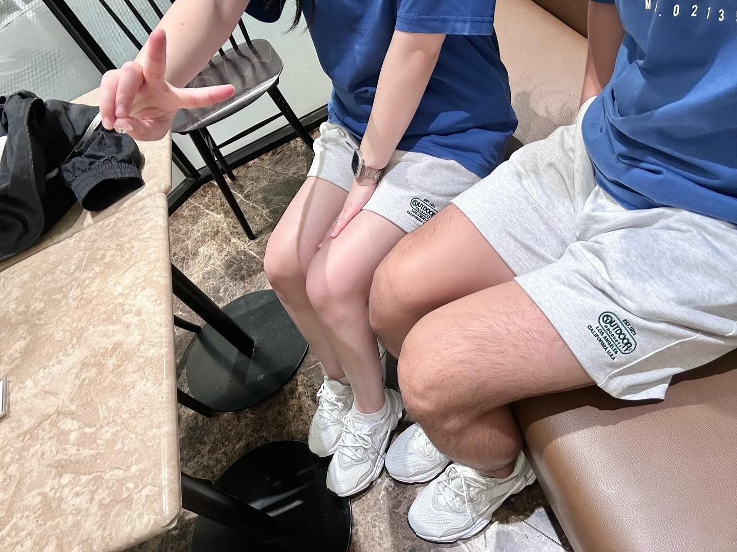 뉴발커플티 아웃도어커플바지 아디다스커플운동화