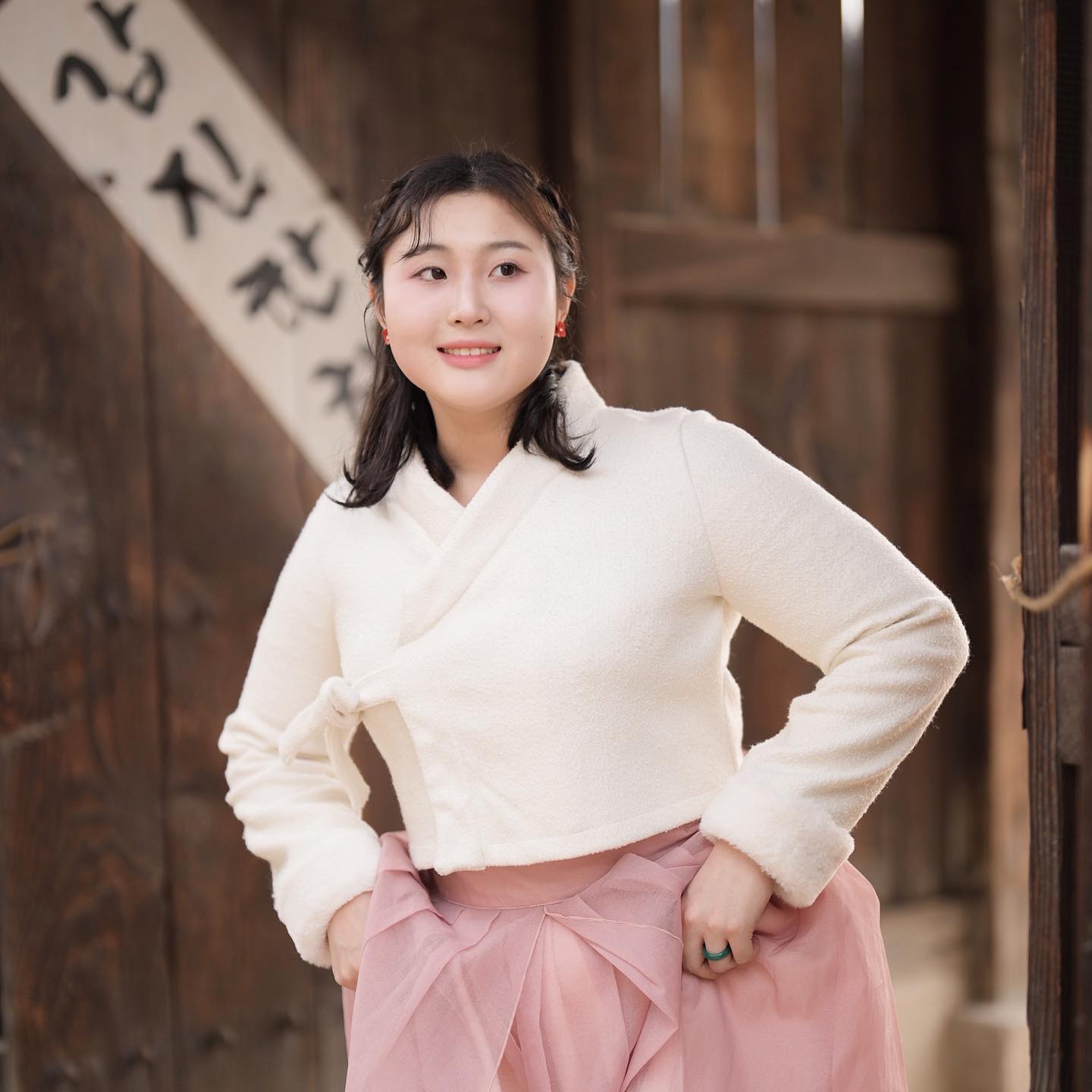 🪷

의상/촬영 mui_hanbok 

인생 첫 한복스냅!!
작가님이 예쁘고 한복이 친절해요 🌸🤍
다음에 기회가 닿으면 또 봬요!!