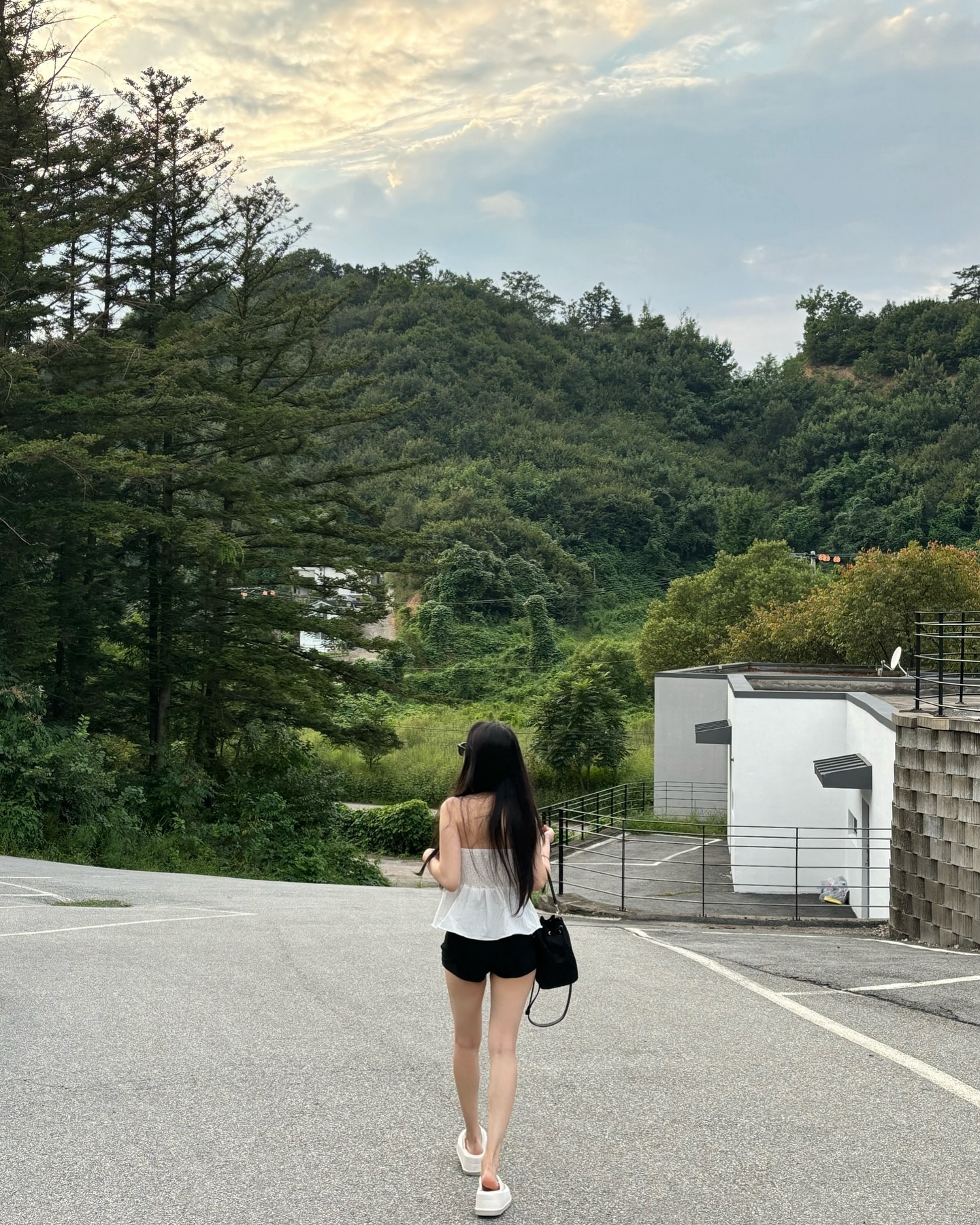 여름 🌳 내년에 봐 👋🏻