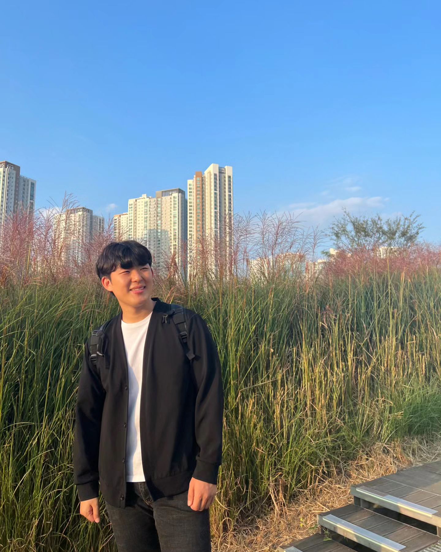 날씨가 좋을 때는 가디건 착장이 끌리더라고요. ㅎㅎㅎ

지금은 너무 추워졌지만 딱 일주일 전 날씨에 잘 어울리는 룩을 입어봤어요 😎
.
.
.#oodt
#패션계정환영 #ootdfashion #20대코디 #30대코디  #남자코디 #fassion #직장인룩 #직장인스타그램 #오피스룩코디 #패션계정맞팔 #오늘의룩 #깔끔룩 #출근룩 #여름남자코디 #선팔하면맞팔 #무신사 #스파오 #korea