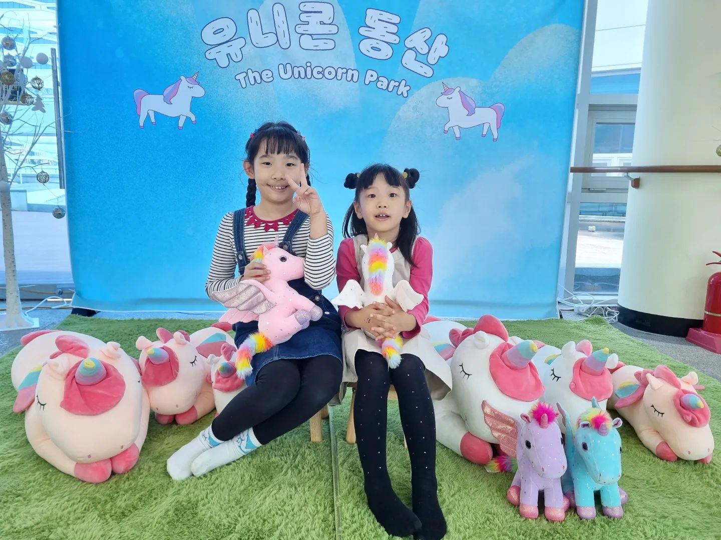 #까똑맘

아이들은 스포츠스태킹 체험하고, 저는 기다리면서 세종시 스타트업 제품 전시를 구경했어요.

기업과 제품 설명도 듣고, 설문조사하고 종이 뽑기로 선물도 받았답니다. 
세종시 스타트업 업체에서 만든 필링 토너네요!

아이들은 체험 후 스태킹컵도 선물로 받아왔어요.

체험비는 다시 돌려준다니 무료로 체험과 선물까지 받은 알찬 하루였답니다.😊

#세종시스타트업 #스타트온 #스태킹에듀 #스포츠스태킹 #체험 #초등맘 #세종맘
