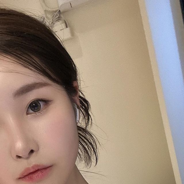 우수 on Instagram: "#광고 이너웨어로도 외출용으로도 편한 크롭 골지 캡 나시🤍 크롭기장에 어깨 끈 압박도 없고 브라 캡이 내장되어 있어서 운동할때랑 파임이 심한 옷 입을때 이너로도 딱