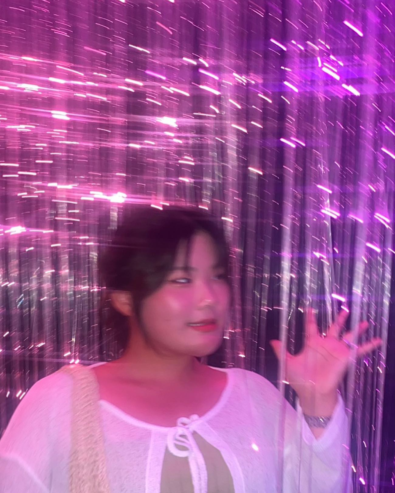 플래시 켜고 흔들기📸👋
