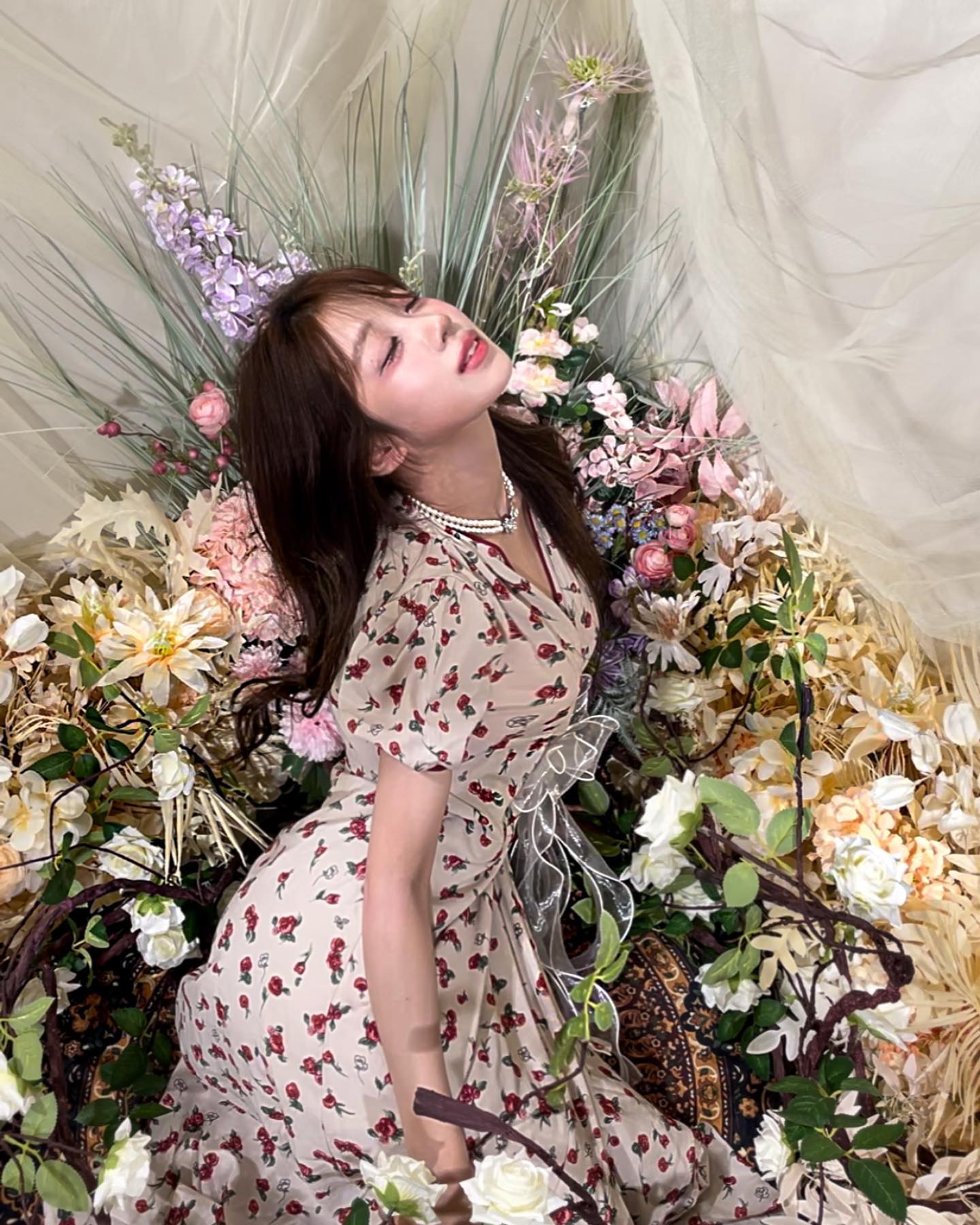 미치겠다 그냥 내일 협찬가는데도 이전 촬영건 못올림 죽겠다 그냥 이어ㅣ중에 협찬 또 들어왔다 돌겠다ㅏ하지만 기뻐