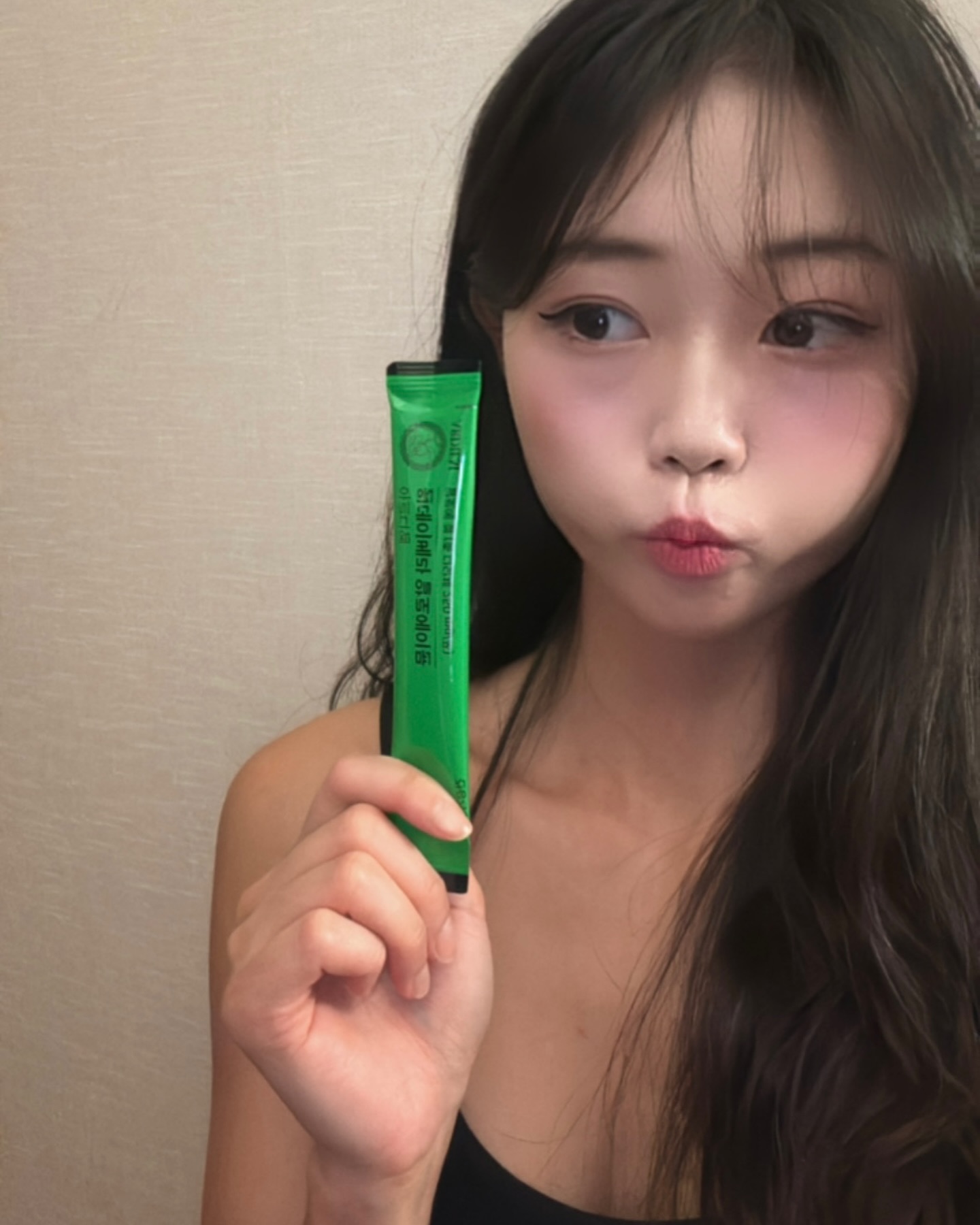 #아르디엠  #ardiem #알로에젤리 #알로에 #먹는알로에 #면역력 #피부 #장트러블 

아르디엠 원데이베라 알로에이뮨 ✨

먹는 알로젤 ,,.,. 넘 편한거 아니냐고 
어렸을때 집에서 키운 알로에 먹은 이후로 처음 인듯 ,, 

알로에는 피부에만 좋은줄 알았는데 면역력개선 ! 위장 보호까지 🤍🤍🤍🤍🤍🤍🤍🤍🤍😮

식약처가 유일하게 인증한 품종에서 100% 추출해서 
250mg을 꽈꽉 채운 고농축 ,, • • 💚💚

알로에 맛이에요 완저니 ! 
약맛이 하나두 안나 >< 

예쁜이들 알로에 사러 가장 ,,✨🤍• • ,,~_*

https://m.ardiem.co.kr/product/%EC%95%84%EB%A5%B4%EB%94%94%EC%97%A0-%EC%9B%90%EB%8D%B0%EC%9D%B4%EB%B2%A0%EB%9D%BC-%EC%95%8C%EB%A1%9C%EC%97%90%EC%9D%B4%EB%AE%A8-20g-x-14%ED%8F%AC/76/