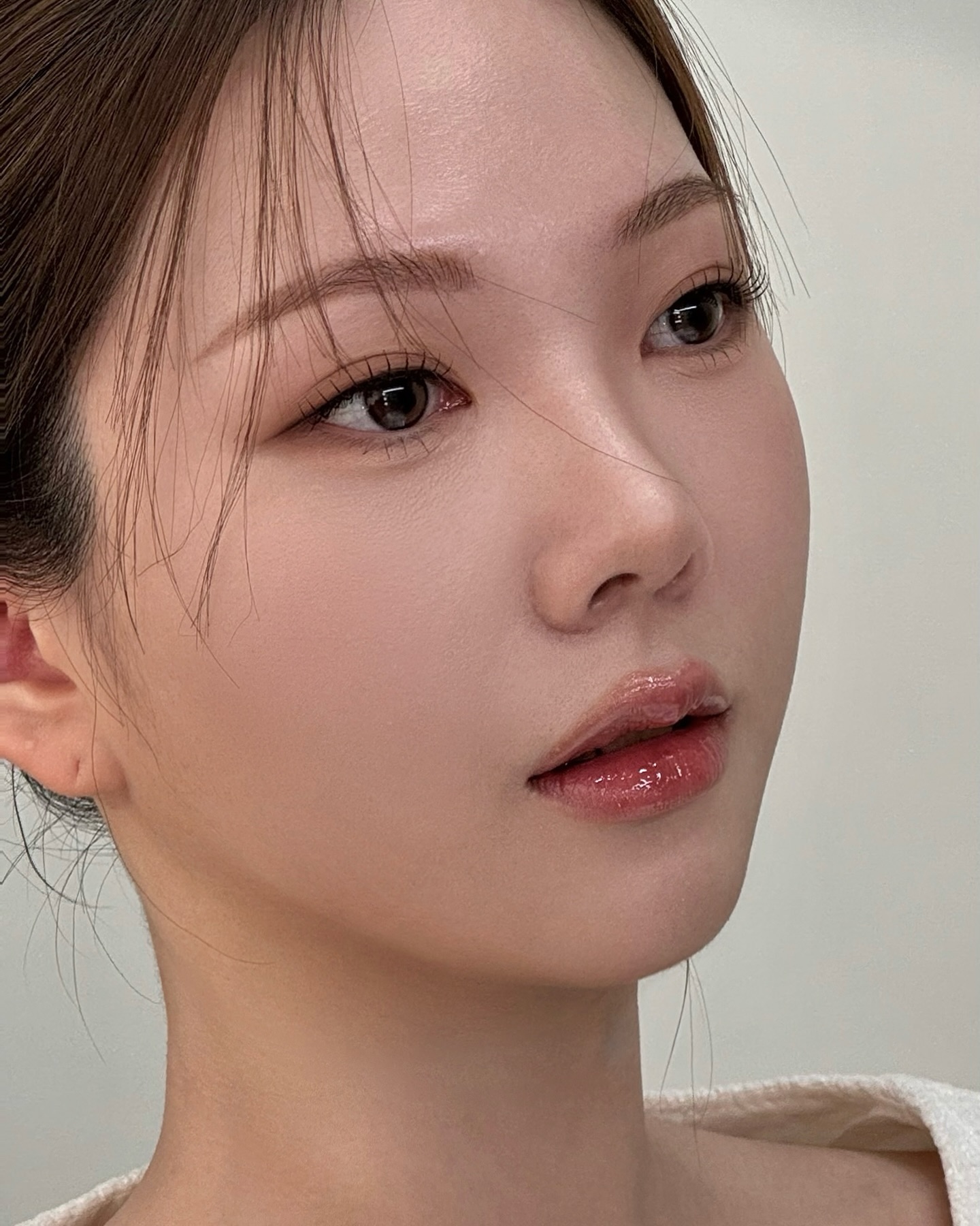 초코 모카 메이크업 🍫
초코색 음영에 촉촉립 포인트 🍪

𝐻𝒶𝓃𝓃𝒶 𝓈𝓉𝓎𝓁𝑒_
⠀⠀⠀⠀⠀⠀⠀⠀⠀⠀⠀⠀⠀⠀⠀⠀⠀ 
한분한분 
나에게 맞는 메이크업을 해드려요 ❣️
메이크업 컨설팅 받으러 hhhnnna 

⠀⠀⠀⠀⠀⠀⠀⠀⠀⠀⠀⠀⠀⠀⠀⠀⠀

1:1 프라이빗 메이크업샵 | 단독룸 | 꼼꼼진행 | 속눈썹장인 | 디테일메이크업
⠀⠀⠀⠀⠀⠀⠀⠀⠀⠀⠀⠀⠀⠀⠀⠀⠀
⠀⠀⠀⠀⠀⠀⠀⠀⠀⠀⠀⠀⠀⠀⠀⠀⠀

🏷️ 메이크업 문의는 Dm 또는 오픈카카오톡