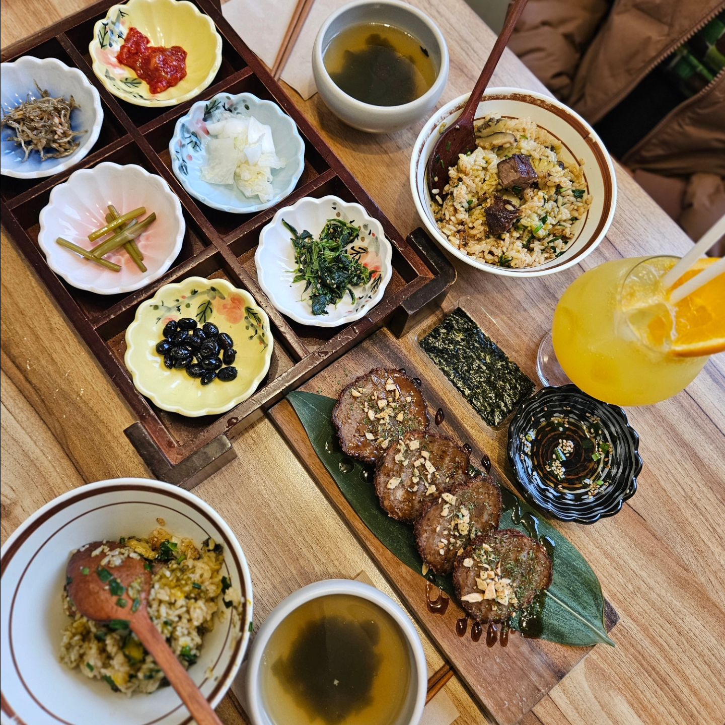 #프리미엄 #솥밥맛집 #고우성수 🍚🥄

수비드로 조리한 소고기 스테이크 솥밥
식감이 살아있는 전복 솥밥에 수제 떡갈비 튀김과 
한라봉 에이드로 영양보충 🤤😋👍

#성수 #성수맛집 #성수동맛집 #서울숲맛집 #뚝섬맛집 #뚝섬역맛집 #서울숲점심 #뚝섬역점심 #뚝섬점심 #lunch #dinner #meal #foodie #food #seoul #korea #맞팔 #선팔 #맞팔선팔 #맞팔스타그램 #맞팔선팔환영 #followforfollowback #followfollowfollow #followalways #followforlike #follow #followｍe
