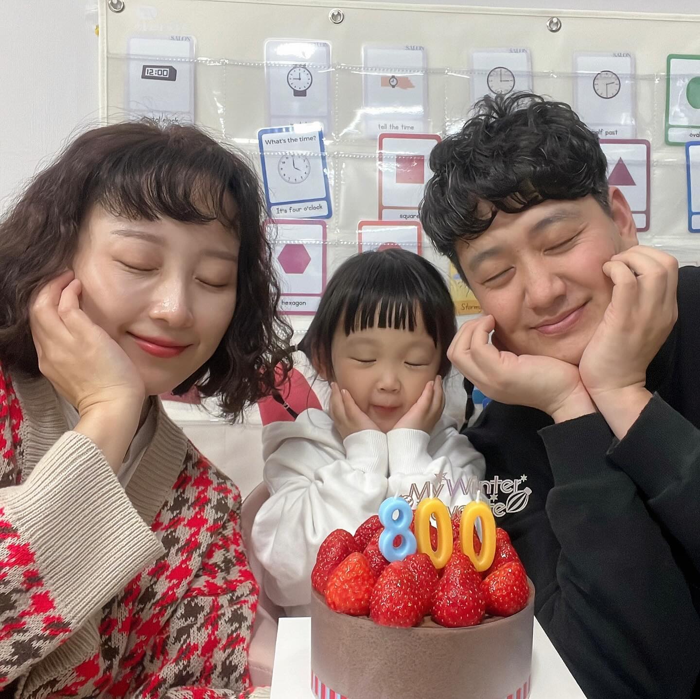 #800days
#20231231
우리아가 800일 축하해❤️

배부르게 밥 먹었는데도 스초생 반 순삭 🐷
새해 복 많이 받으세요🫶🏻

#한살더먹었다 #사랑스로아 #가족