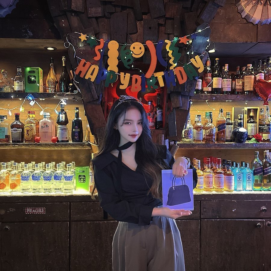 내가 이렇게 많은 축하를 받아도 되는 사람인가 싶을 정도로
과분한 사랑과 축하를 받아서 행복했습니다🥺
제가 더 잘할게요 감사해요 모두들♥️