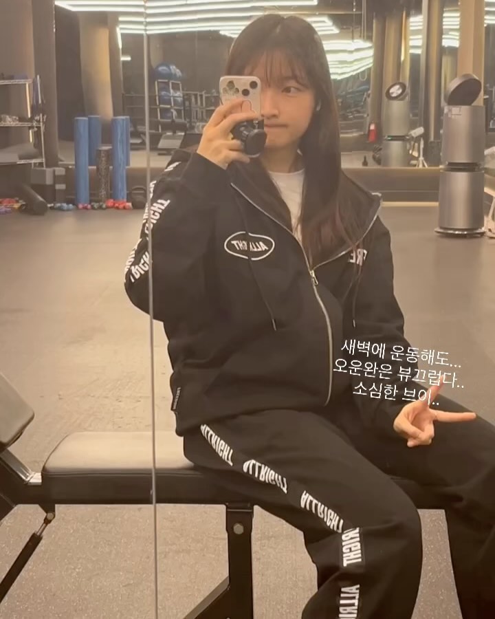 2024.02.07 수요일
오늘은 가슴! 
최애부위 
최애 올라잇 셋업!🫒🔥

제가 엄청 기다렸던 올라잇 바지 후드집업이
나와서...? 오자마자 바아로 입고
(올라잇 안에 올라잇 입고...)

오늘은 오랜만에 
마지막 푸시업으로 다 털어주기
그리고 인클라인 덤벨 벤프하고 일어날때
저만 해방감 느끼나요...? ㅋㅋㅋㅋㅋㅋㅋㅋ
헿.. 🥺

머신플라이
벤치프레스
인클라인 덤벨 벤치프레스
체스트프레스
시티드딥스
인클라인 푸시업(스미스머신)

#오운완 #올라잇 #올라잇정신