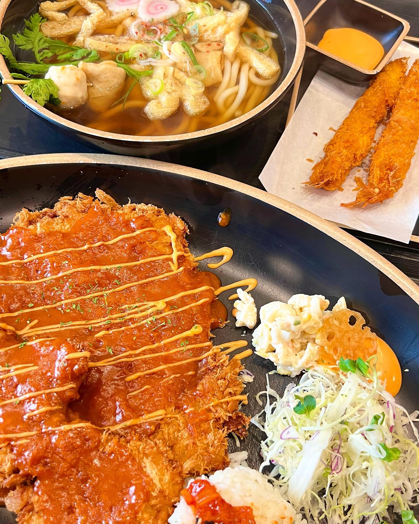 ⠀⠀⠀⠀⠀⠀⠀⠀⠀⠀⠀⠀⠀⠀⠀⠀ 
얇게펴진 돈까스라 겉은 진짜 바삭하고
고기는 부드러움ㅎㅎㅎ 매운돈까스는 입맛없을때
먹으면 입맛 확 살아남👍🏻
슴슴하니 개운한 우동이랑 오동통한 새우튀김 같이먹음 그렇게 환상적일수가 없음
⠀⠀⠀⠀⠀⠀⠀⠀⠀⠀⠀⠀⠀⠀⠀⠀
#무공돈까스 #매운돈까스 #원주무실동 #우동 #새우튀김🍤