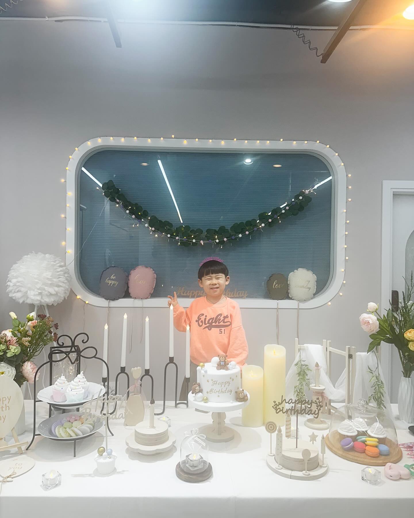 오랜만에 좋은 사람들과의 시간 
층간소음과 이웃집 트러블에 안절부절 하지 않으려고 미리 딱 예약했어요 
#소규모파티 공간으로 안성맞춤인 호수공원에 위치한 #스테이호수 
아이들과 함께하는 시간, 모임장소로도 넘 좋고 바로 건너편은 호수공원과 놀이터 그리고 편의점까지😃😃

간단한 요리는 물론 풀세팅 가능하게 그릇도 다 있고 찐 몸만 먹을것만 챙겨가면 됩니다 👍🏻👍🏻
거기다 커피머신까지 오예!
엄마들 모임은 물론, 생일파티, 브라이덜샤워에도 풍선이랑 데코 해주면 분위기 제대로 낼 거 같아요 
다음에도 또 방문 예약이요 
📍스테이호수 (전남 순천시 왕지4길 20-8 2층)
👉🏻네이버예약 가능 
#순천파티룸#순천장소대관 #순천장소대여#순천브라이덜샤워#순천소규모돌잔치#순천생일파티룸#순천모임#호수공원핫플#스테이호수#층간소음안녕