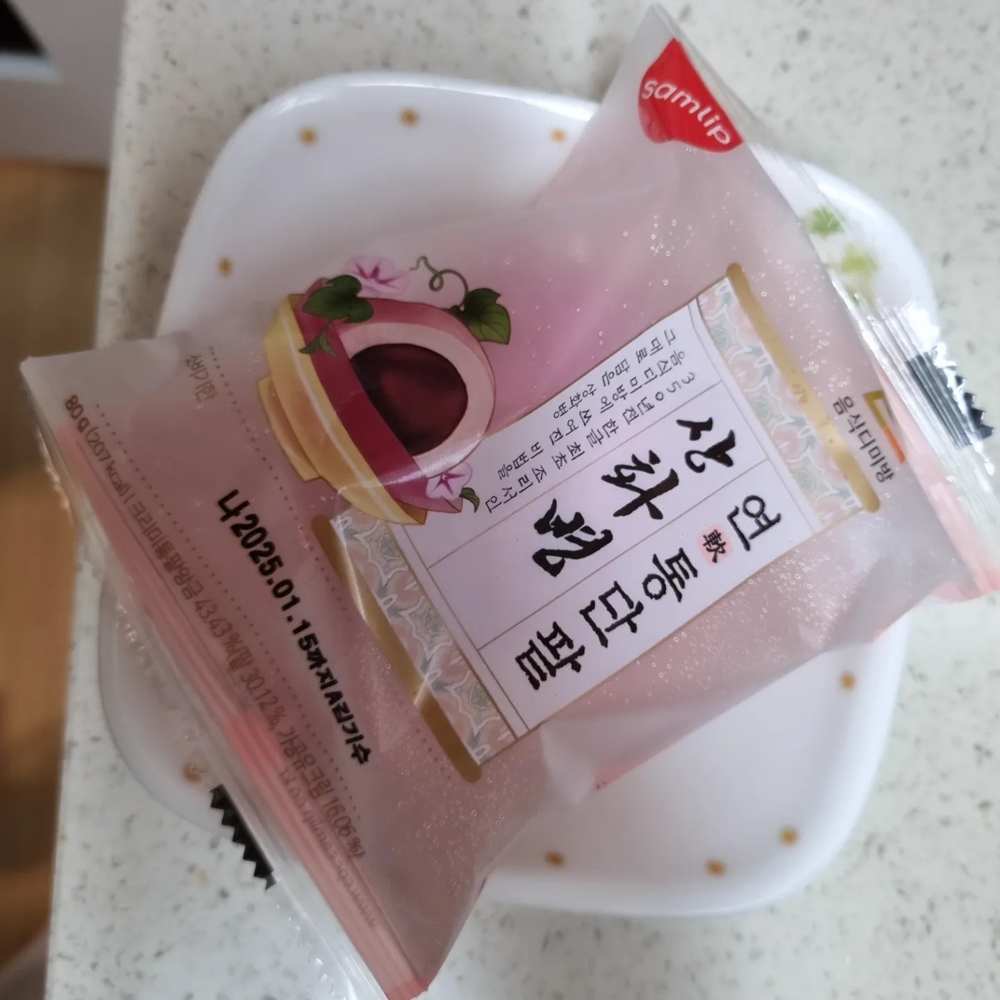 통단팥이 듬뿍 들어간 상화병통단팥 호빵😍
귀여운 사이즈로 색도 예쁜 핑크빛
보기좋은 호빵이 맛도 좋네요.
쿠팡으로 주문가능해서 배송빠르고 아이간식으로 좋았어요. 아이간식핑계로 엄마가 더 먹은듯,,;;
포장도 예뻐서 선물용으로도 좋을듯해요.

#광고
#호빵
#삼립
#쿠빵호빵
#호빵선물
#상화병
#삼립호빵