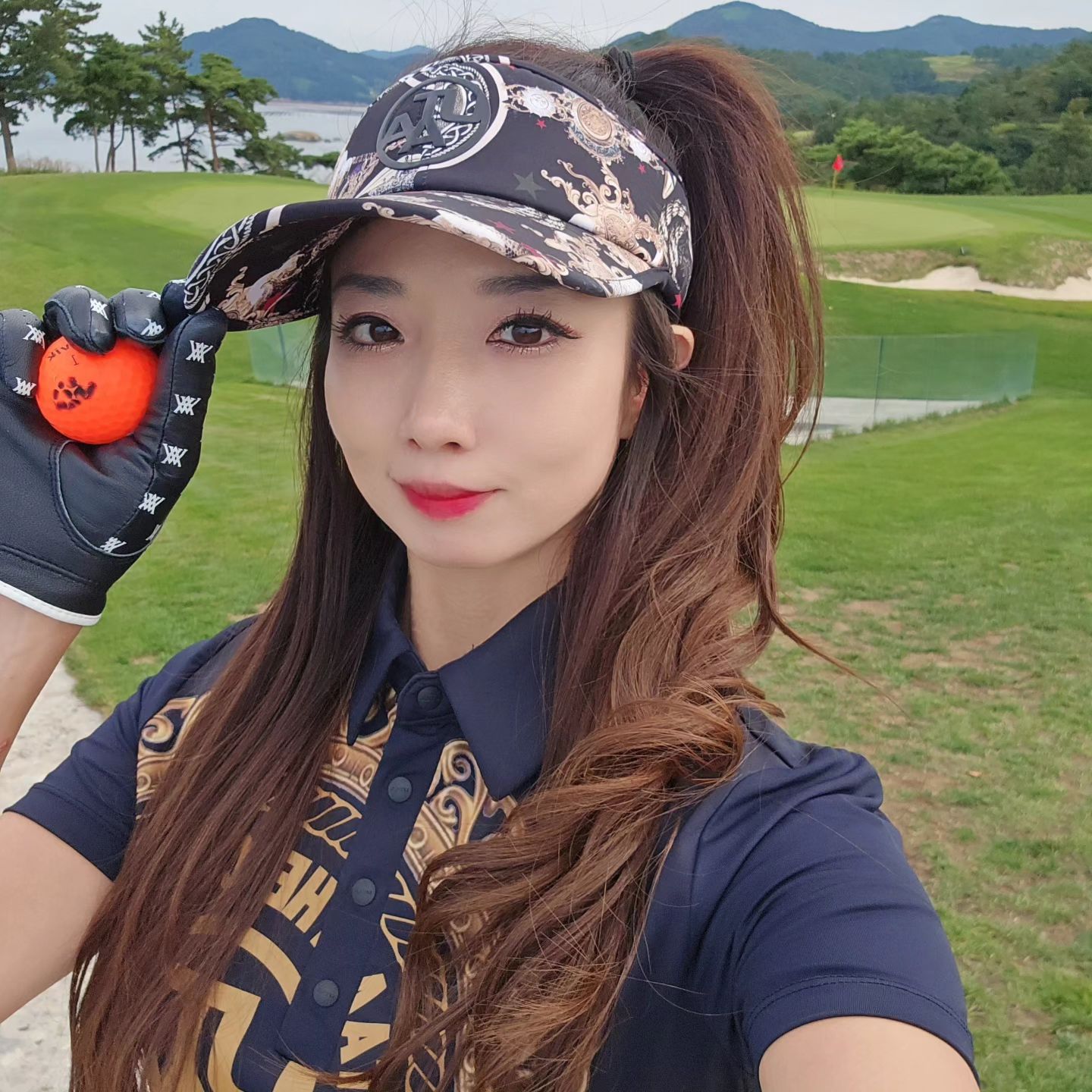 이제 추워서 골프 못가 ㅠ 
옷도 샀는데 넘 추워
찬바람 알레르기 있어서
밖에 오래 못있음 ㅠ ⛳️ 
남해 사우스케이프cc 넘 좋았는뎃

#사우스케이프오너스클럽 
#사우스케이프cc
#유타골프웨어 #유타골프 
#골프치는여자🏌️‍♀️