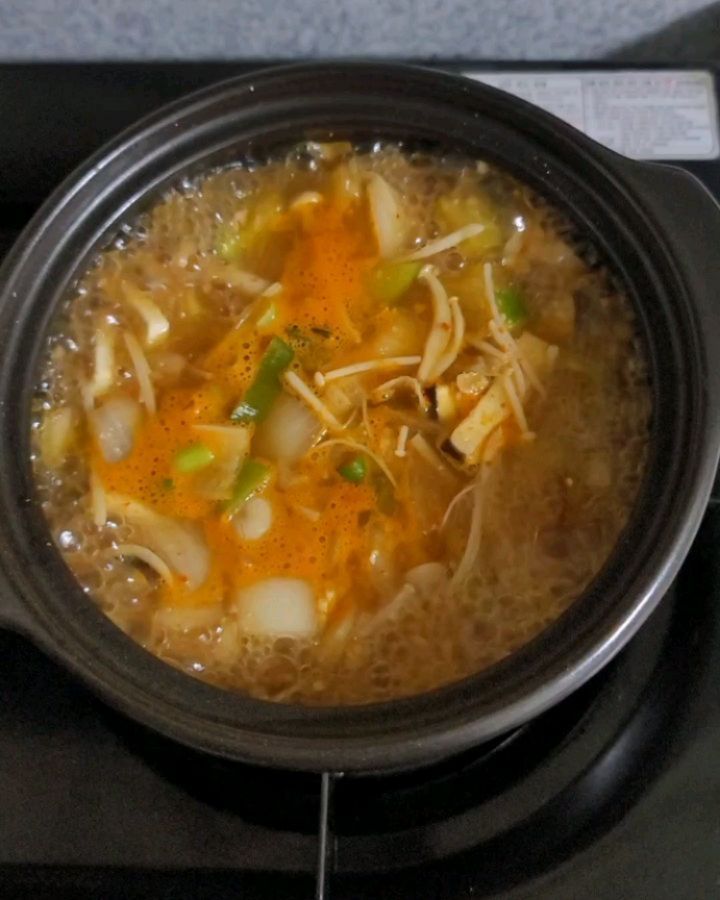 오랜만에 된장찌개 만들기
버섯이랑 애호박, 두부, 양파만 넣어도 
맛아쪙👍👍👍👍👍👍👍👍

#된장찌개
#버섯된장찌개
#쉬운요리
#간단한저녁
#집밥