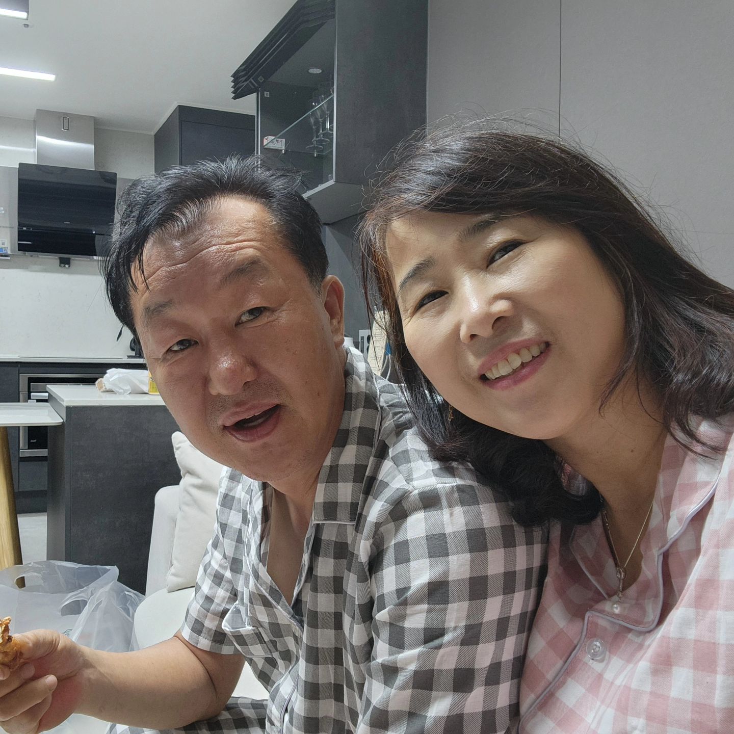 #뉴시즈오시리아레지던스 
내집같은 내집아닌 호텔

호텔인가 내집인가 헷갈리는 숙소?ㅎㅎ
쉬기 좋다~^^

#남편은숙면중