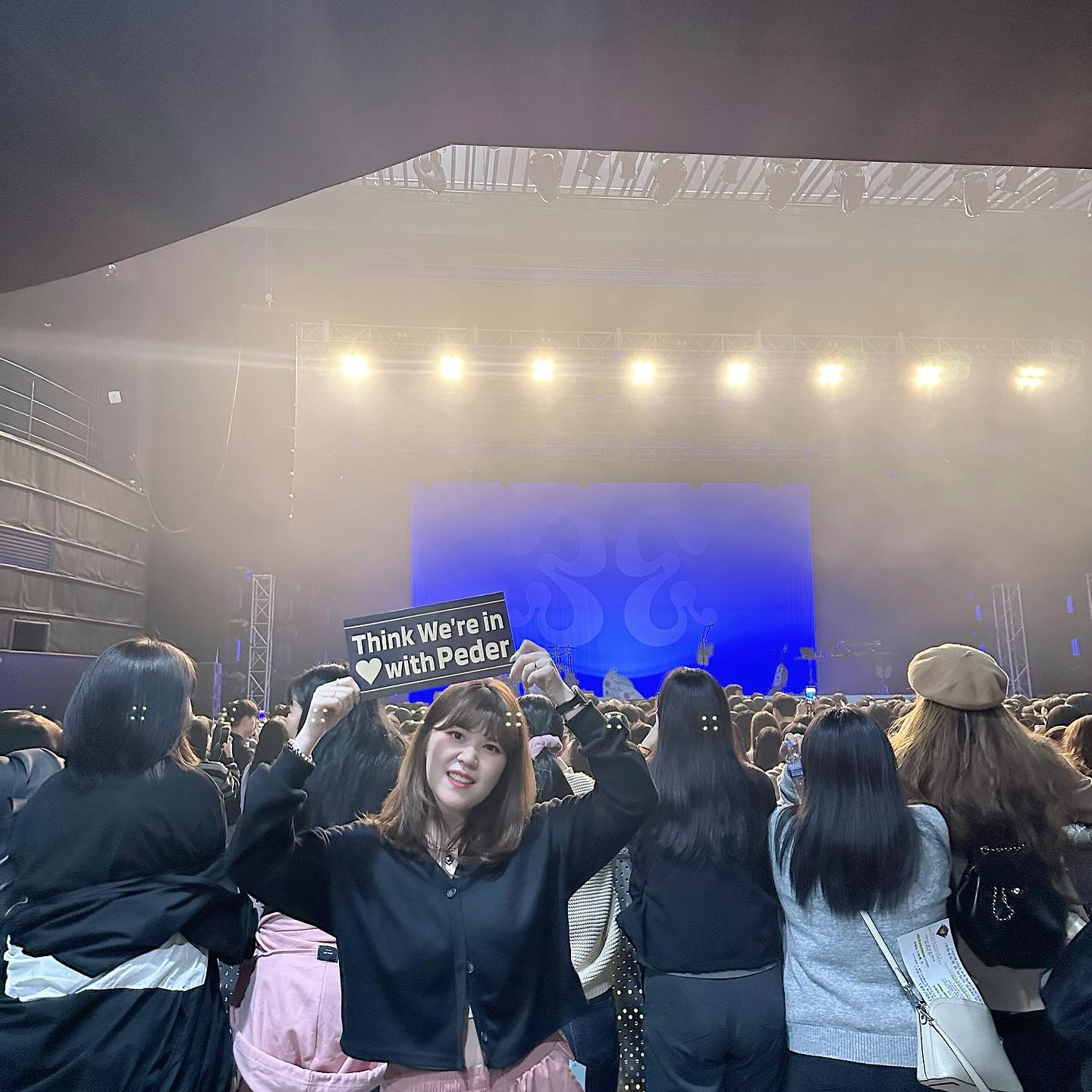 🎤🎹🎧🎸

𝟮𝟬𝟮𝟯.𝟭𝟬.𝟮𝟴 𝙋𝙚𝙙𝙚𝙧 𝙀𝙡𝙞𝙖𝙨

3줄평
1. 페더.. 남자네👍🏻 잘생김👍🏻
2. 밴드사운드 라이브가 최고네요🥹
3. 기타리스트가 시강이구여 너무 귀엽습니다🩷

#페더엘리아스내한 #pederelias #twinkletwinkle #7시에만나 
#진쨩일상 #진데일리 #진스타그램🍒