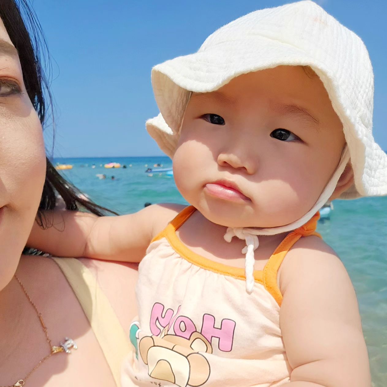 🌊🌊우리아가 뱃속에선 속초, 오늘은 양양
유니는 탕목욕 굉장히 좋아하지만 찬 바닷물은 싫어요🥲
