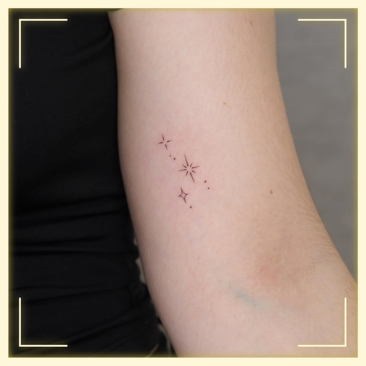 ✨🌟✨💖✨🌟✨
.
.
Tattoo👉DM / Open kakao
.
.
.
.
.
#minitattoo #hongdaetattoo #seoultattoo #koreatattoo #smalltattoo #startattoo #prettytattoos #finelinetattoo #韓国タトゥー #ミニタトゥー #ソウルタトゥー #홍대타투 #미니타투 #반짝이타투 #별타투