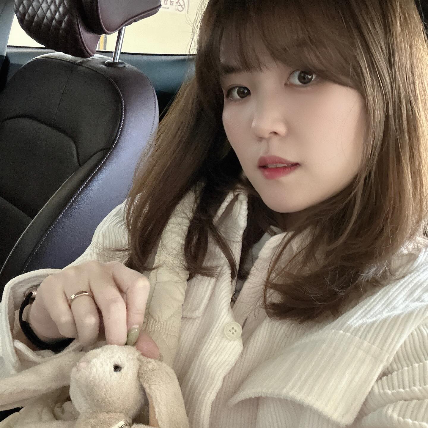 🐰

오늘의 날씨 🌥️

어머님추천으로 물왕저수지에 갔다왔다.
날씨도 흐리고, 맛집은 웨이팅이 너무 많아 실패했지만
해물칼국수는 맛이가 있었다.
한옥카페도 커피가 맛있고 분위기가 예뻤다.
but 저수지는 의림지다

#주말나들이 #물왕저수지 #맛집은실패했지만 #해물칼국수도맛있어 #👍🏻 #저수지가_의림지만못하네 #훗 
#진쨩일상 #진데일리 #진스타그램🍒