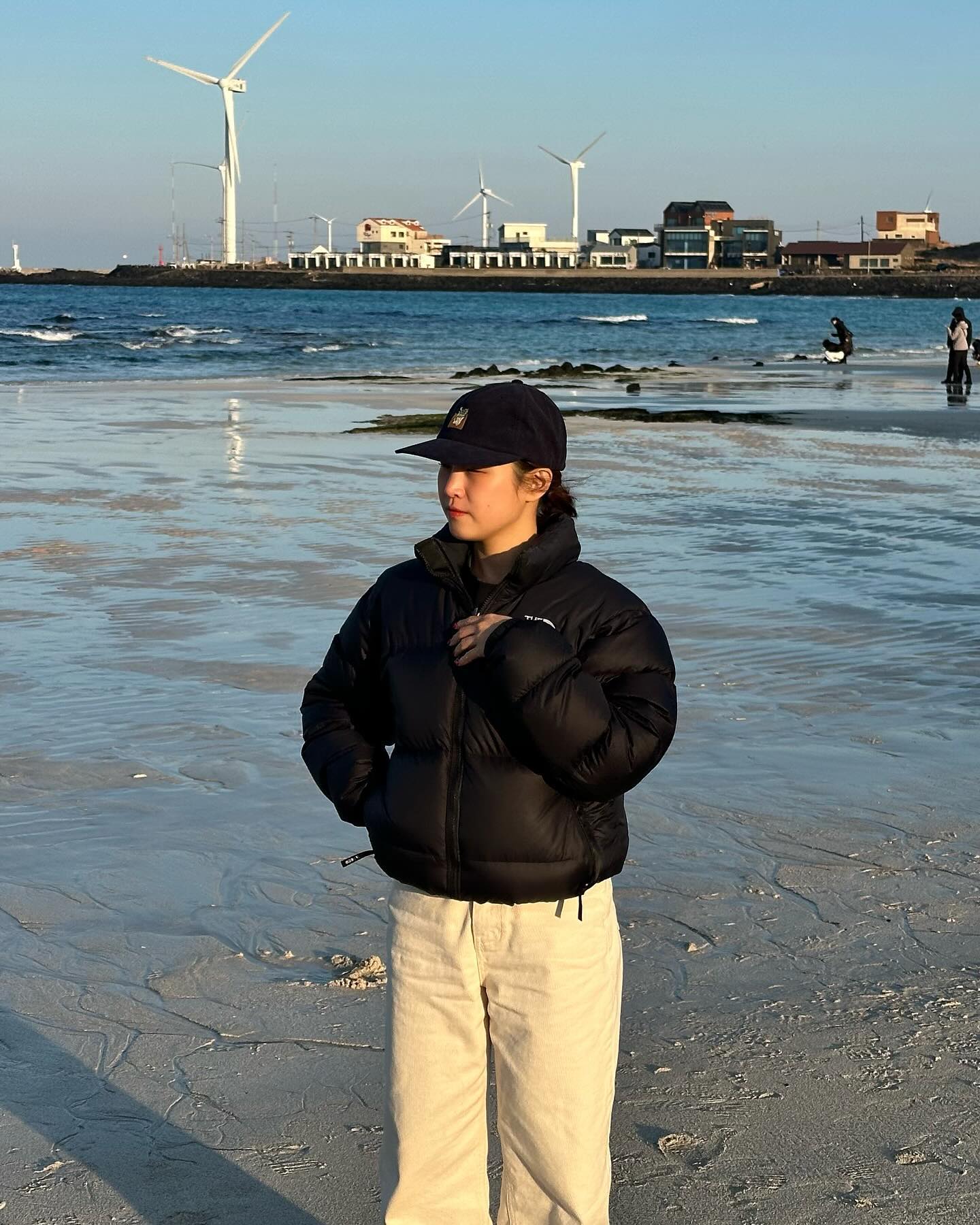 🏷️ #협찬 tarrytown_official 

모자러버는 한 눈에 알아봤죠 ✨
태리타운에서 사계절 내내 착용할 수 있는 
가벼운 21골 코듀로이 원단의 볼캡을 만났는데요.
사계절 내내 착용 가능한 가벼운 21골 코듀로이 원단, 
볼캡 후면 스트랩은 동물 가죽이 아닌 
태리타운의 자체 제작 오리진 스트랩👍🏻
처음에 받았을 땐 일자챙으로 왔는데 
개인의 취향에 맞춰 구부려서도 착용도 가능해요 ! 
핏도 컬러도 모두 최고..💙💙💙

_
#tarrytown #태리타운 #볼캡추천 #코듀로이볼캡 #볼캡코디  #서머코듀로이