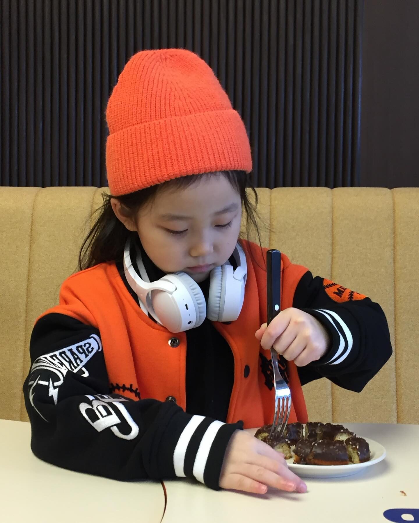힙한 울 언닝 〰️〰️ 🧡🍊
브라운브레스키즈 🤘🏻
⠀
⠀
🔖설날 자사몰 프로모션 진행중
2월 5일 ~ 2월 18일
5만원 이상 구매시 5% 할인쿠폰
10만원 이상 구매시 15% 할인쿠폰
20만원 이상 구매시 20% 할인쿠폰
5만원 이상 구매 시 tag acts tee(bk)증정(선착순 100명)
⠀
⠀
⠀
⠀
⠀
⠀
⠀
⠀
⠀
• 다연 | 114cm 19kg 130size
• KIDS SPRD VARSITY JACKET / ORANGE
🏷️ brownbreathkids brownbreath_
⠀
⠀
⠀
⠀
⠀
⠀
⠀
⠀
⠀
⠀
#브라운브레스 #브라운브레스키즈 #brownbreath #brownbreathkids #스트릿 #스트릿패션 #키즈모델 #여아모델 #키즈룩 #키즈패션 #주니어룩 #키즈ootd #여아옷 #스트릿키즈 #키즈스트릿 패션 #데일리룩 #ootd 
⠀