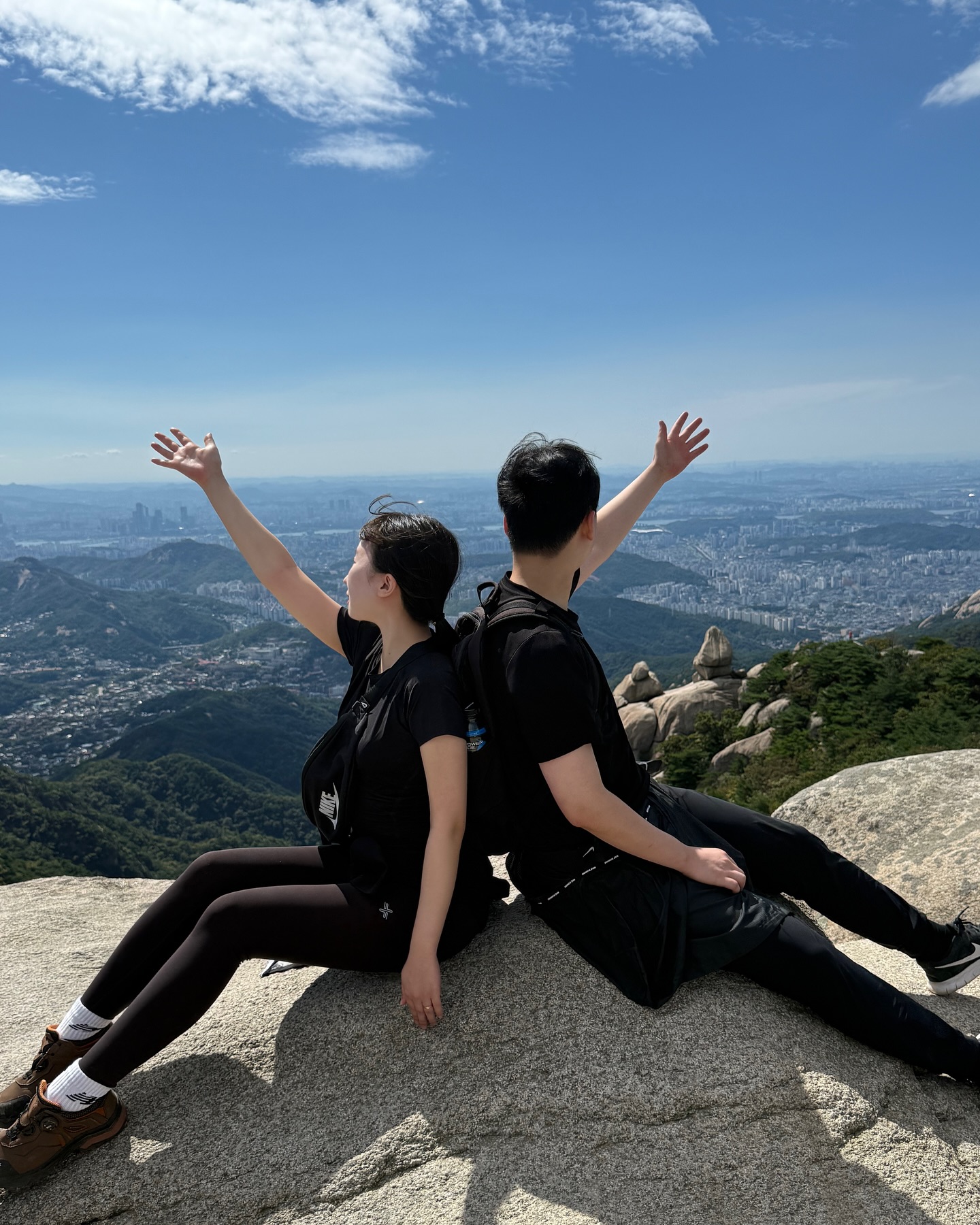#북한산 #의상능선 #미니공룡능선 ⛰️

난이도 검정색 암릉산행 코스였지만 
바리바리 준비해온 길잡이 유나니덕에 깔끔하게 완등✨🖤